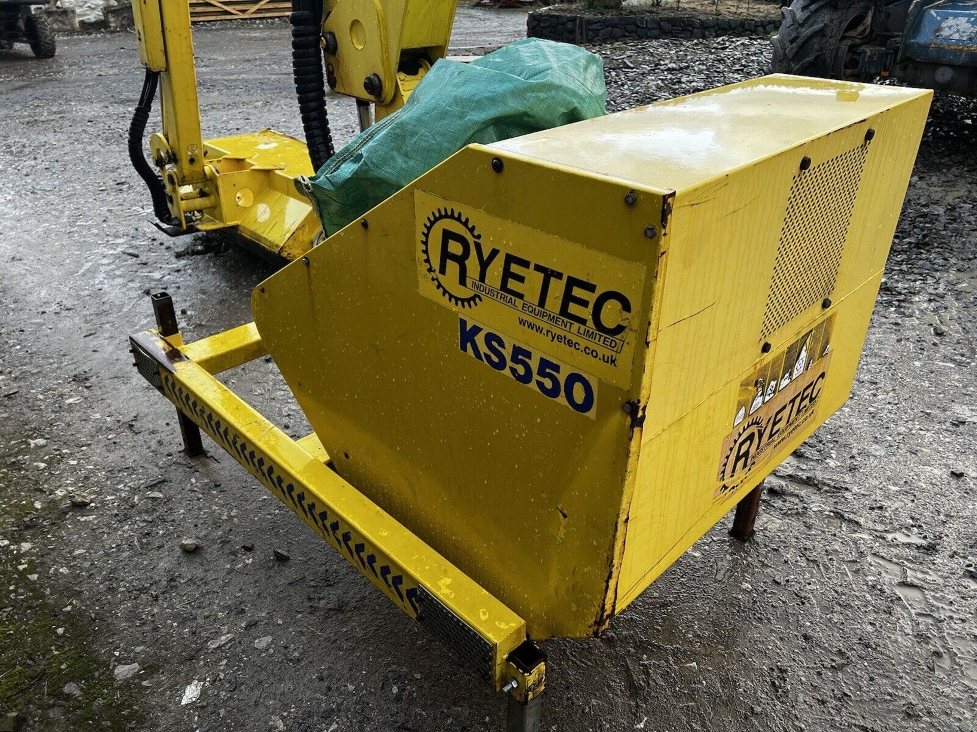 PRECISION CUTTING: RYTEC KS550 HEDGE CUTTER WITH 1.2M HEAD - Bild 8 aus 12