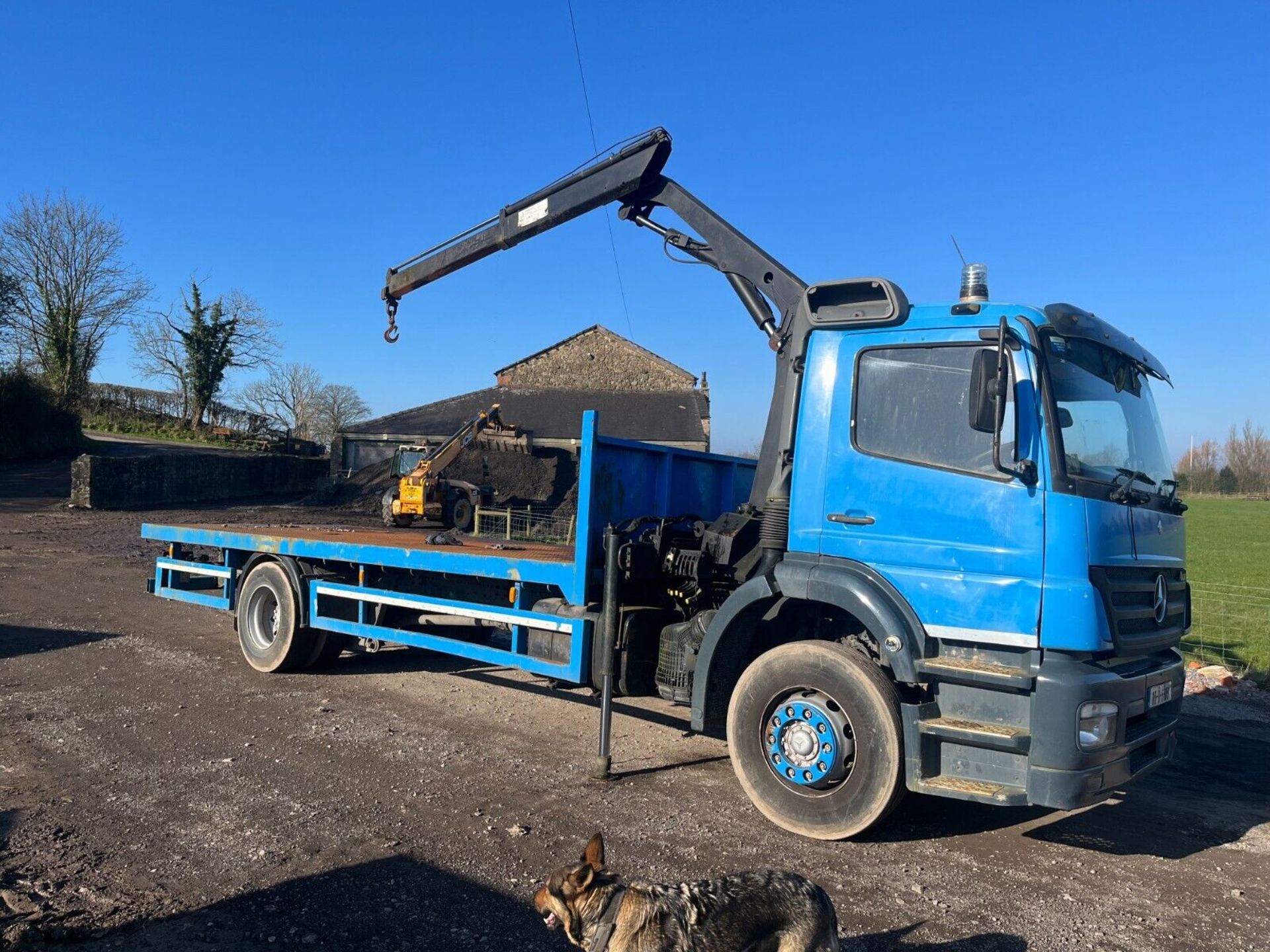 2005 MERCEDES AXOR 4 X 2 FLATBED WITH PALFINGER CRANE - Image 11 of 14