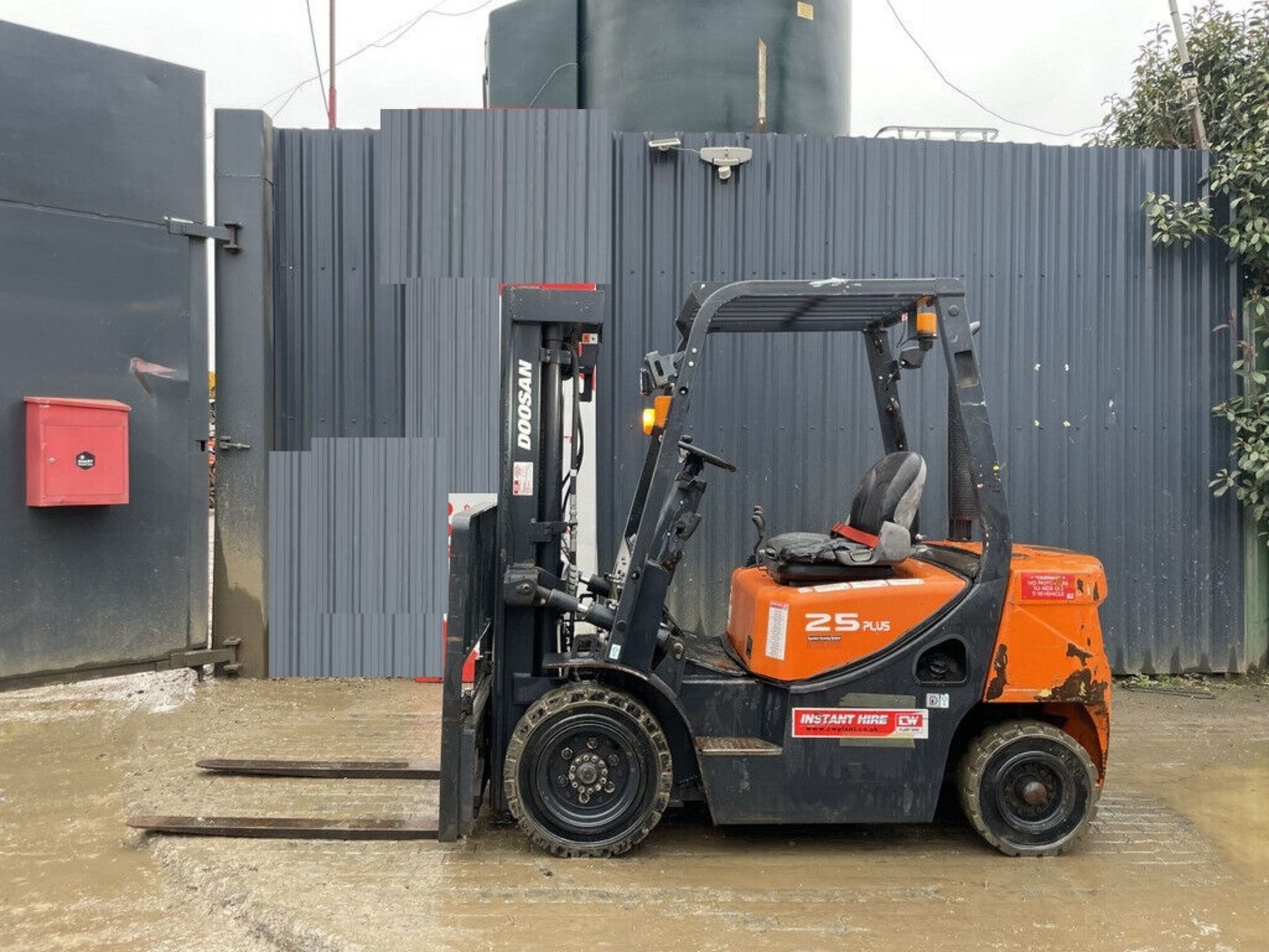 TRIPLE ADVANTAGE: 2017 YANMAR DIESEL FORKLIFT - TRIPLEX MAST, 2037 HRS