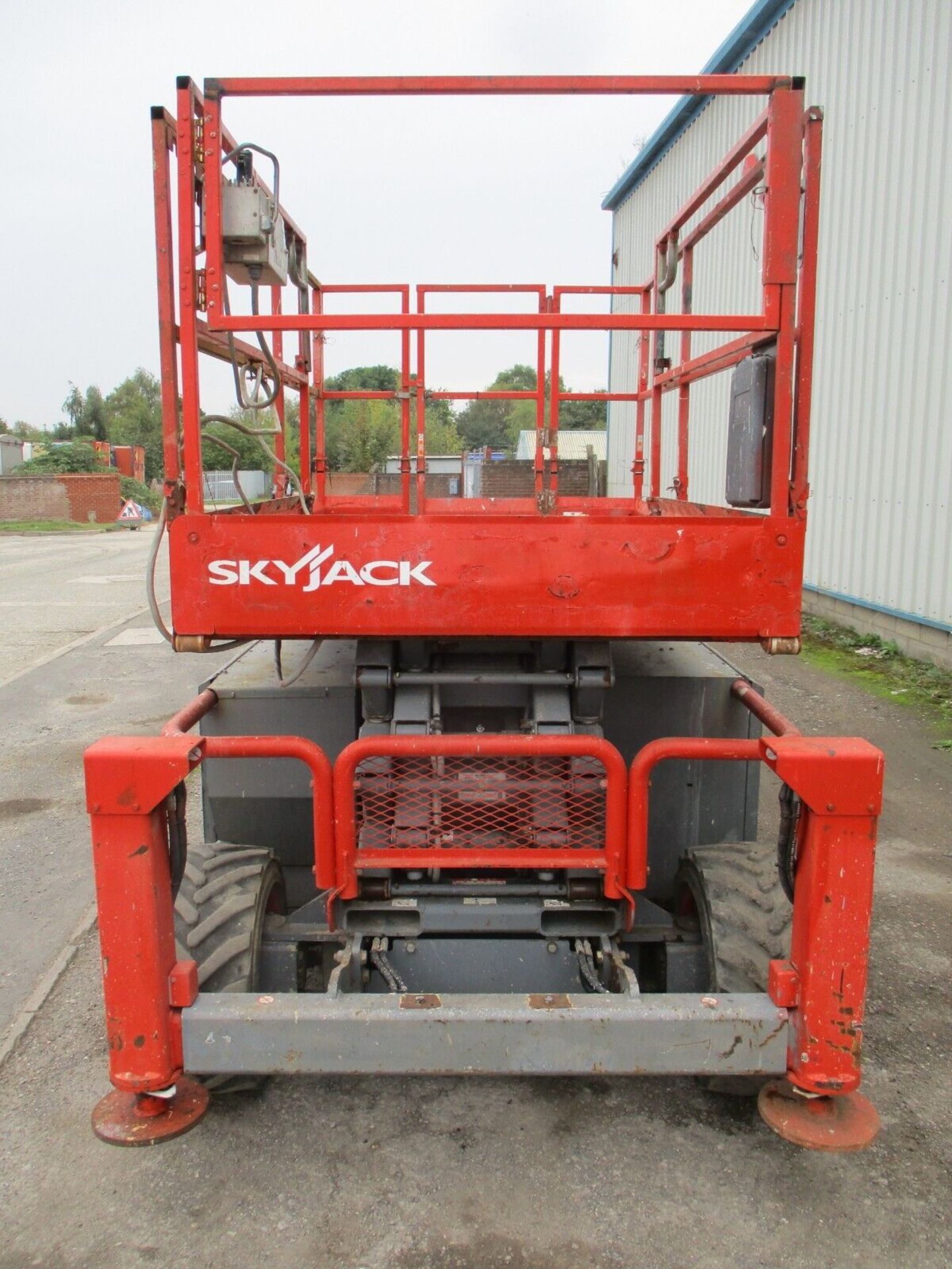 SKYJACK SJ6832: STABILITY REDEFINED WITH LEVELLING LEGS - Image 8 of 12