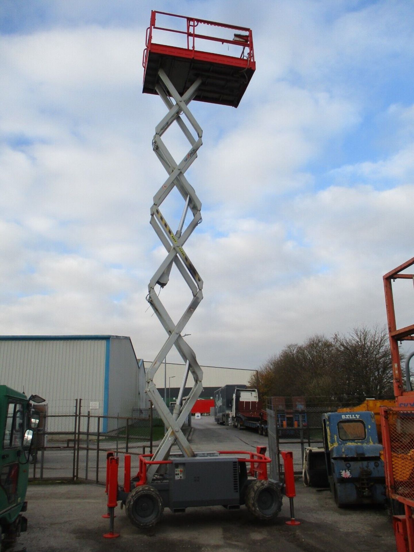 KUBOTA ENGINE SKYJACK SJ6832 SCISSOR LIFT - Image 8 of 9