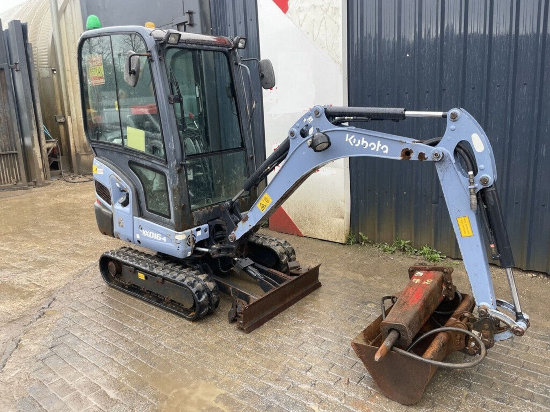 MAXIMIZE EFFICIENCY: 2016 KUBOTA EXCAVATOR, FULL CAB, EXPANDABLE TRACKS - Image 2 of 10