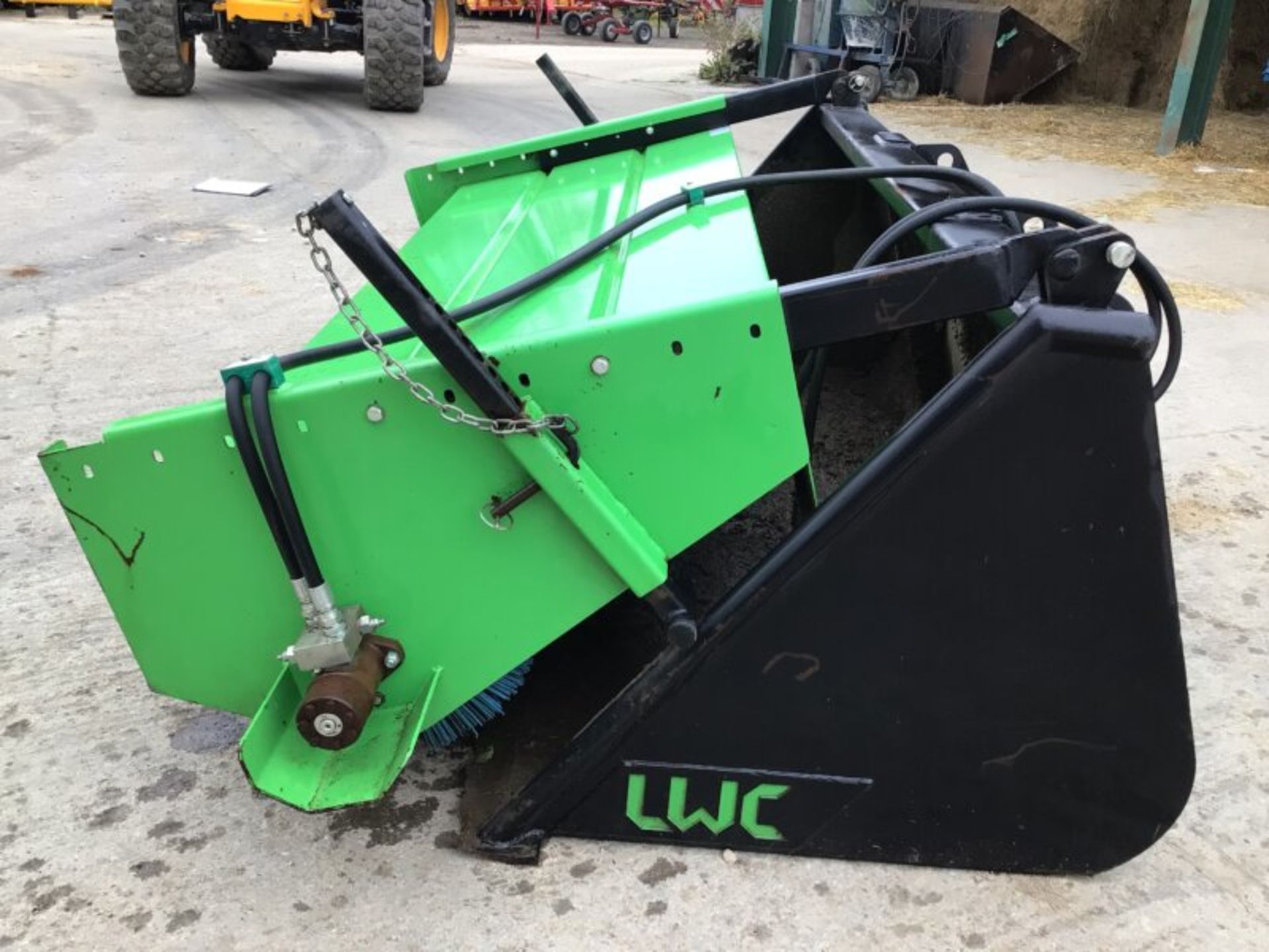 2018 LWC SWEEPER BUCKET BRUSH