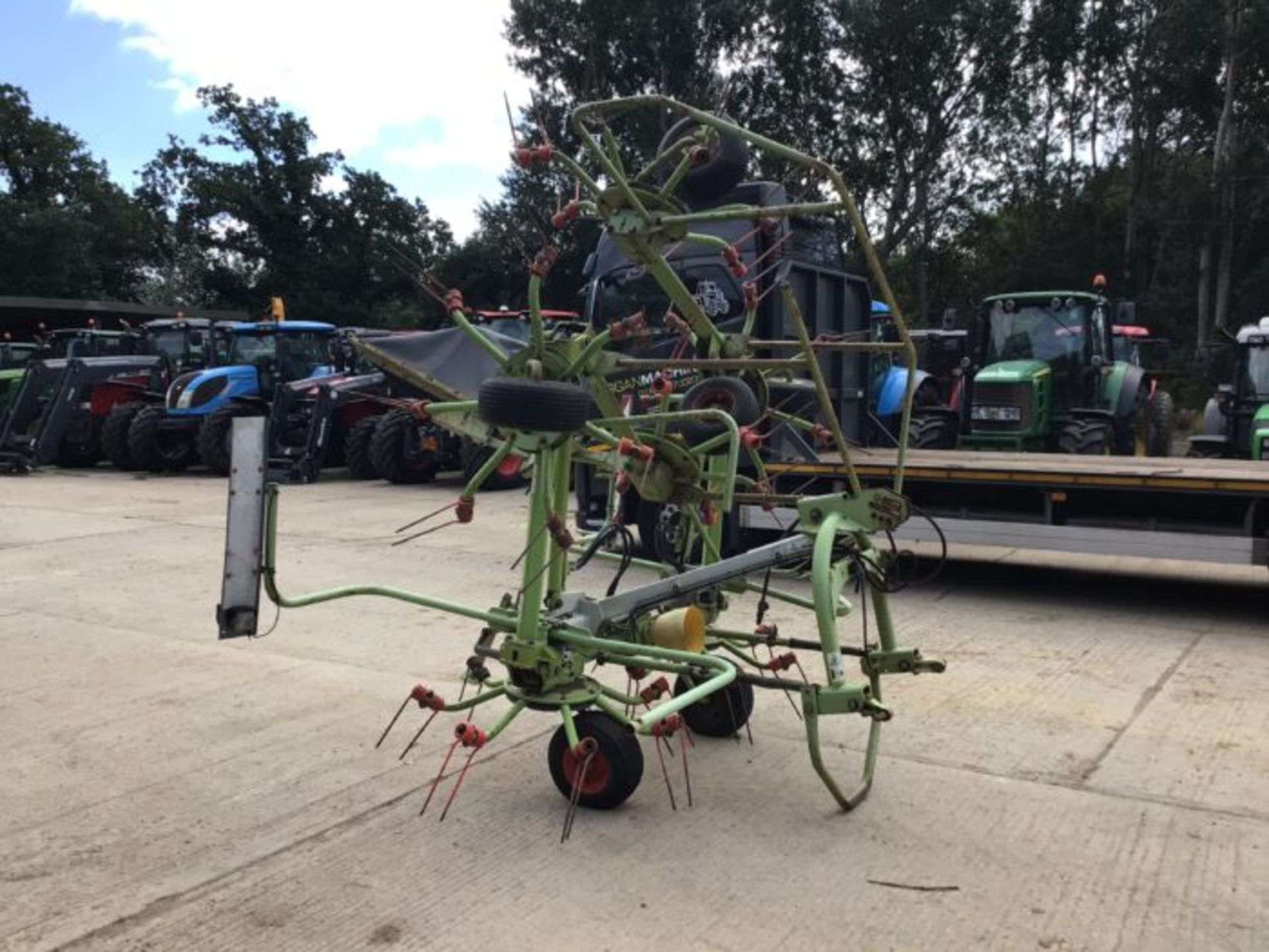 CLAAS VOLTO 770 6 ROTOR TEDDER. 3 POINT LINKAGE. HYDRAULIC FOLDING. - Image 2 of 6
