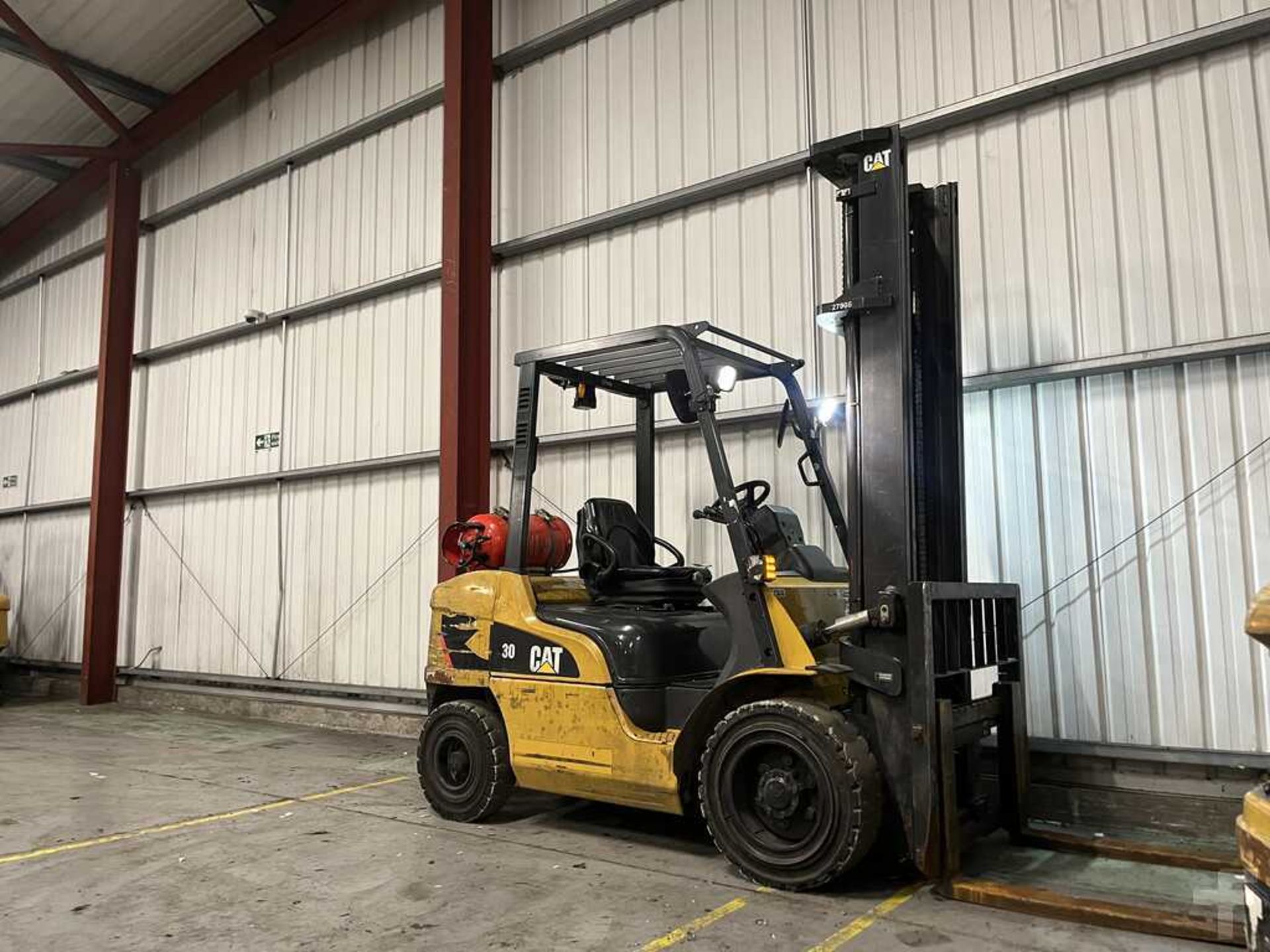 2016 LPG FORKLIFTS CAT LIFT TRUCKS GP30NT - Image 4 of 6