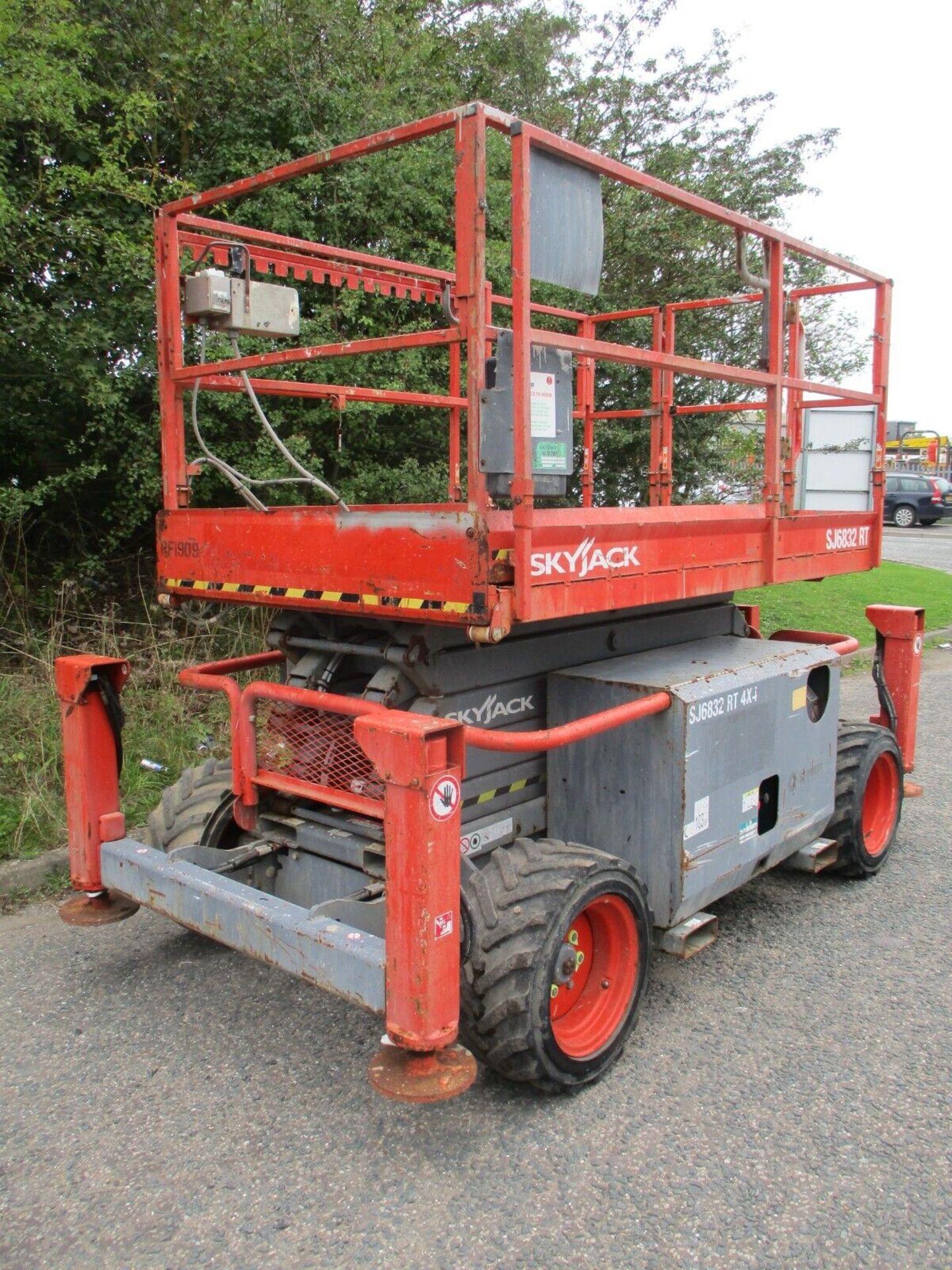 KUBOTA ENGINE SKYJACK SJ6832 SCISSOR LIFT - Image 6 of 14