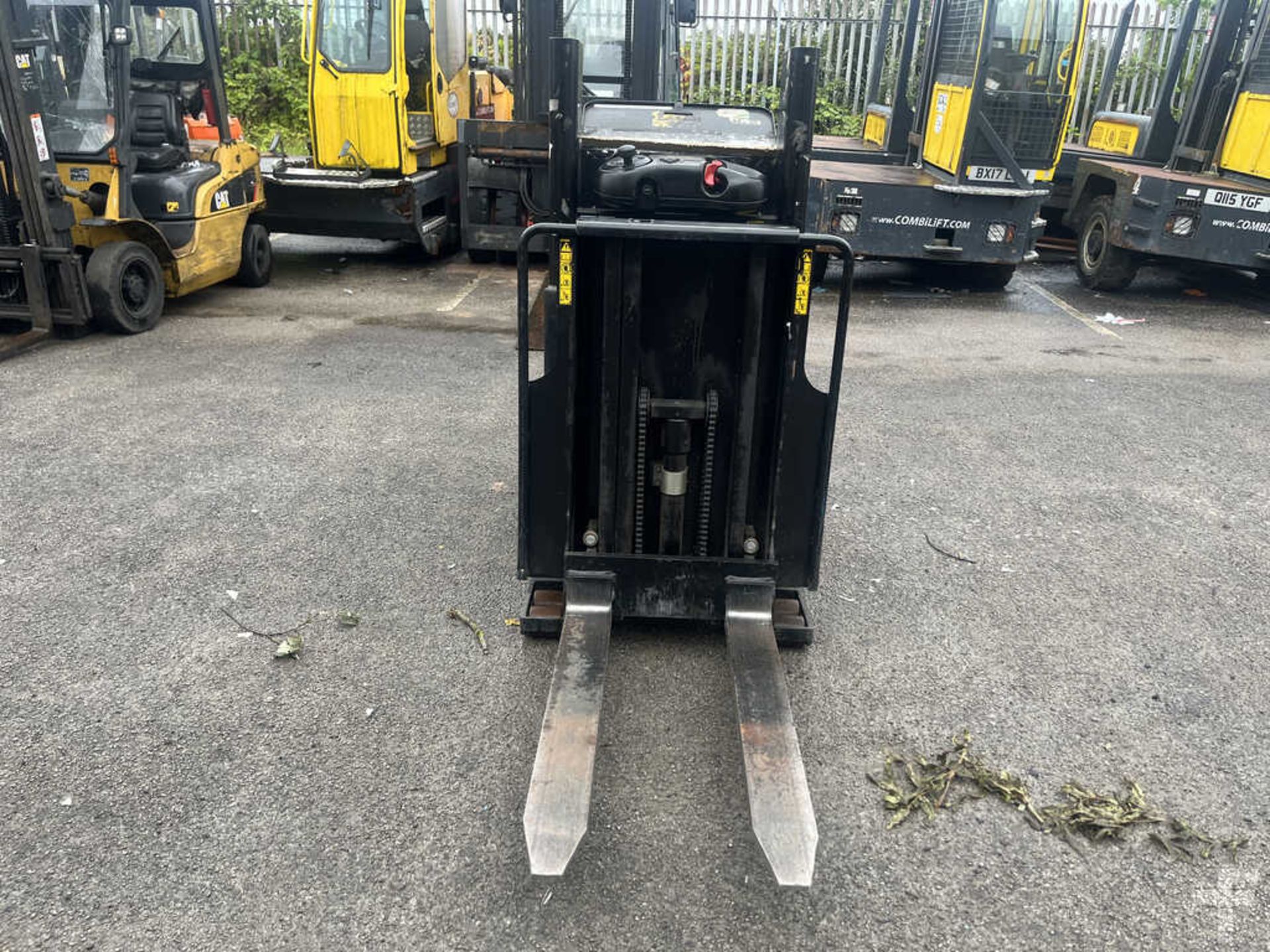 2019 CAT LIFT TRUCKS NOL10NF *CHARGER INCLUDED - Image 3 of 4