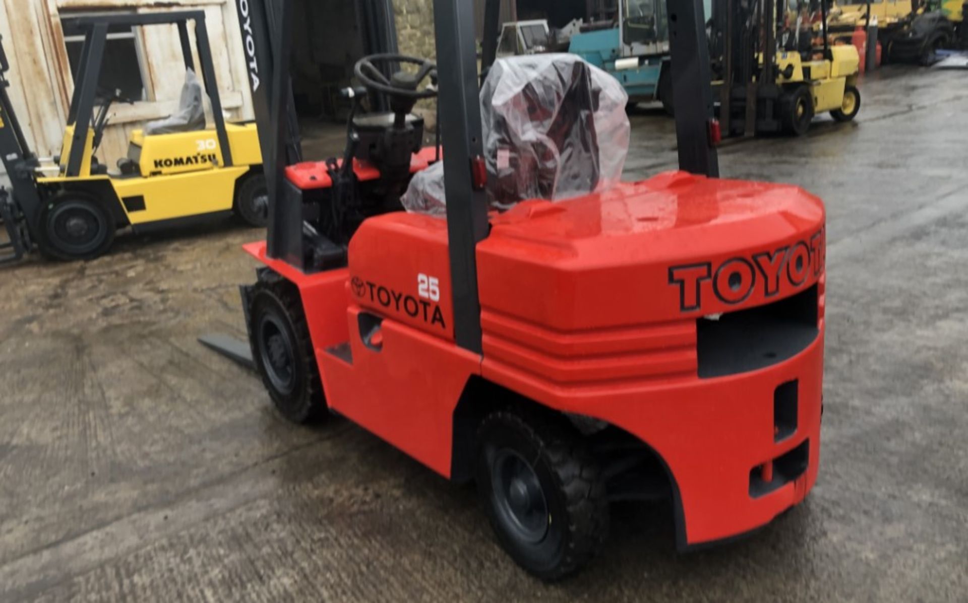 TOYOTA FD 25, 2.5 TON DIESEL FORKLIFT - Image 6 of 10