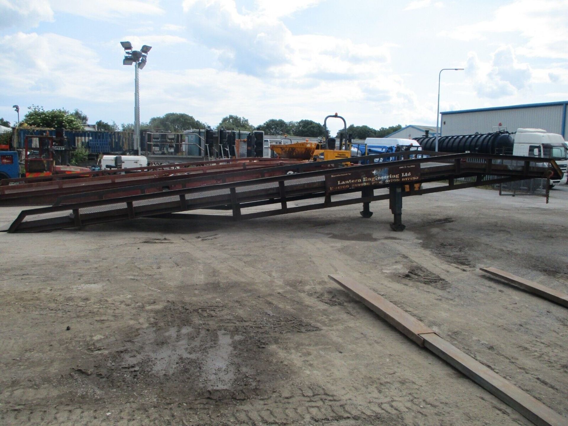 LANTERN CONTAINER LOADING RAMP 12 METRES LONG - Image 2 of 11