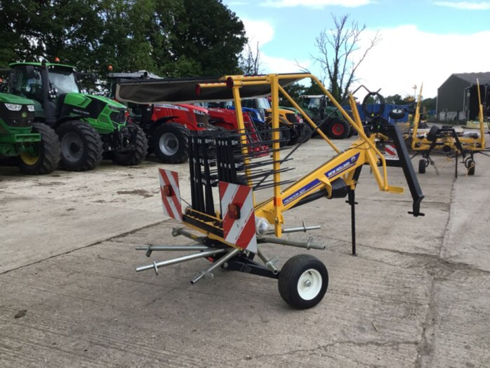 YEAR 2022 NEW HOLLAND PROROTOR 320. SINGLE ROTOR RAKE