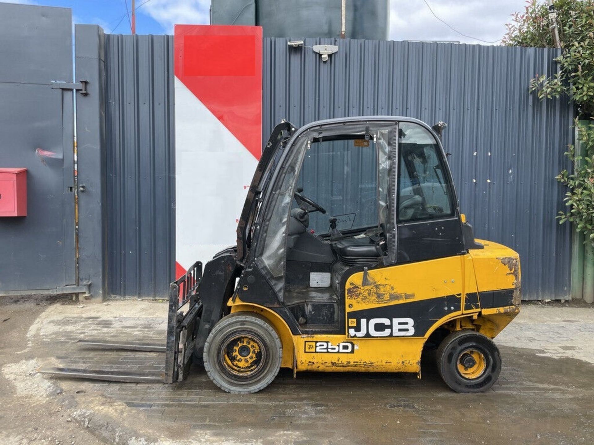 EFFICIENCY REDEFINED: 2013 JCB TELETRUK TLT25D IMMOBILISER EQUIPPED