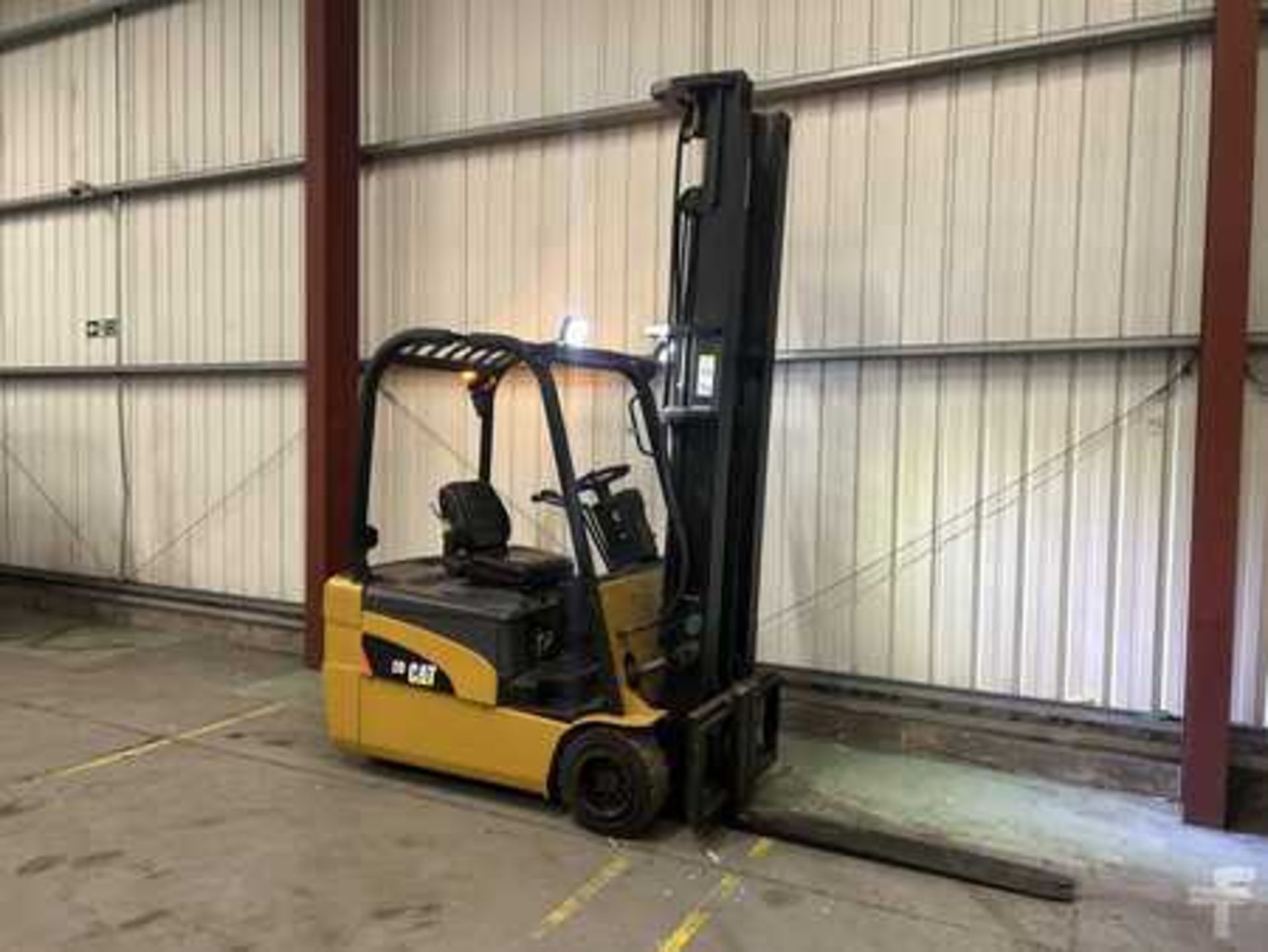 ELECTRIC - 3 WHEELS CAT LIFT TRUCKS EP20NT - Image 5 of 6