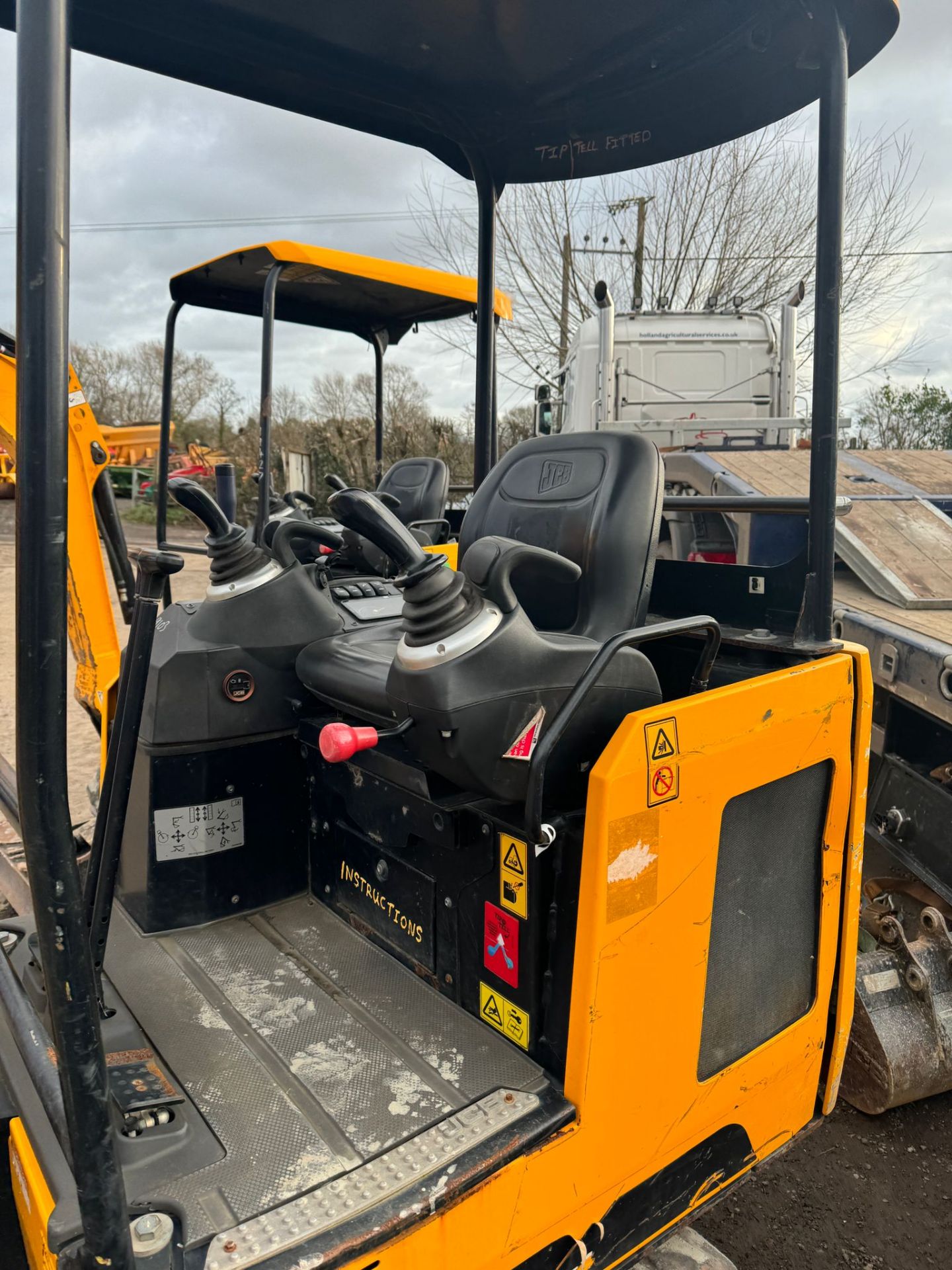 JCB 15C-1 MINI DIGGER. - Image 3 of 15