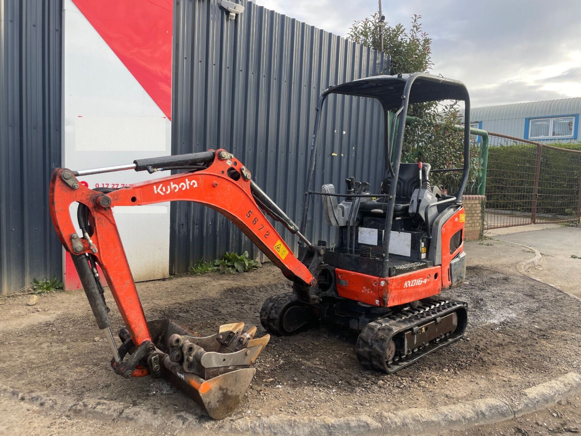 KUBOTA 2014 CANOPY EXCAVATOR - UNMATCHED STABILITY AND REACH - Image 10 of 11