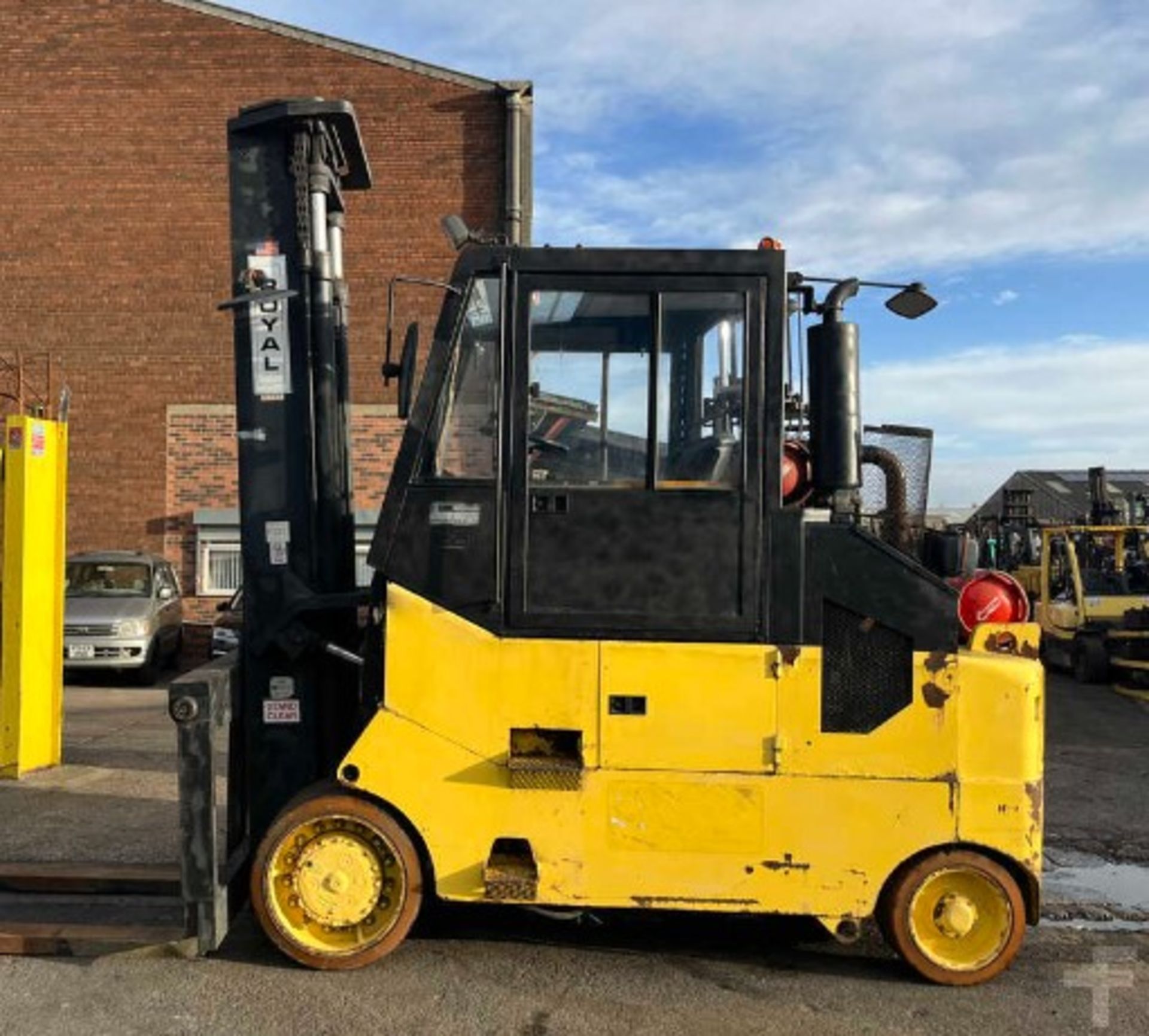 LPG FORKLIFTS ROYAL T2250