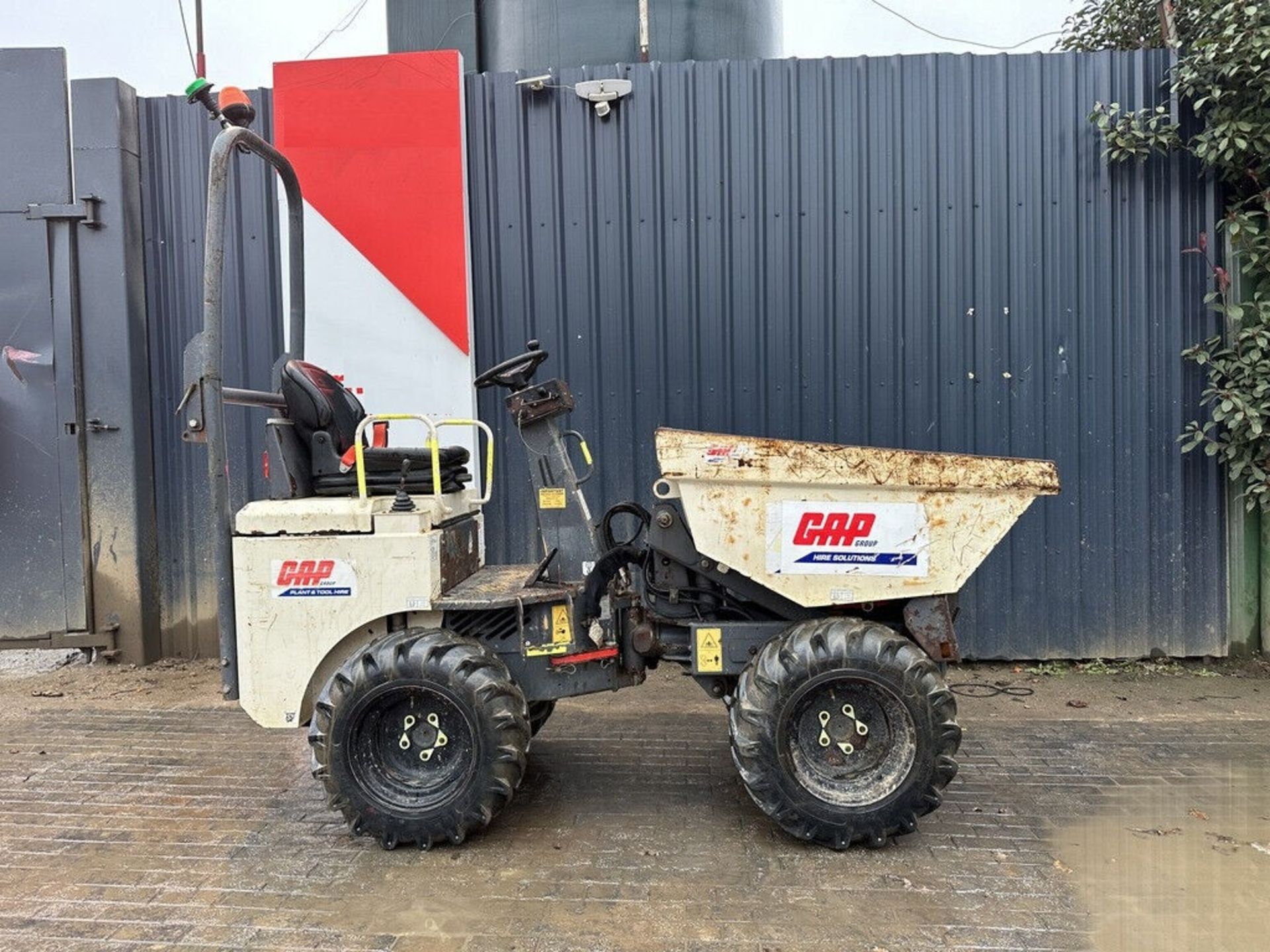 WORKHORSE WONDER: 2014 KUBOTA 4X4 HIGH TIP HAULER