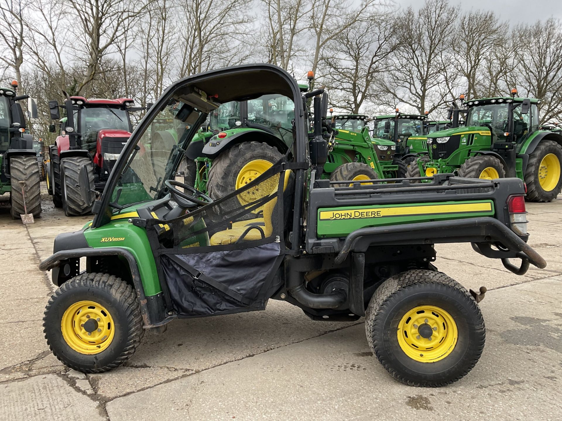 2425 HOURS. YEAR 2018 JOHN DEERE XUV855M