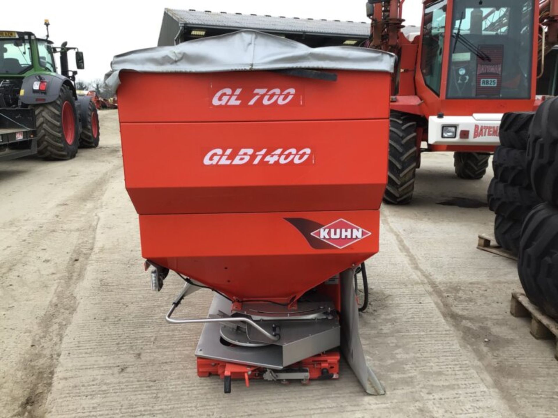 KUHN AXERA 1102 H – EMC FERTILISER SPREADER - Image 2 of 8