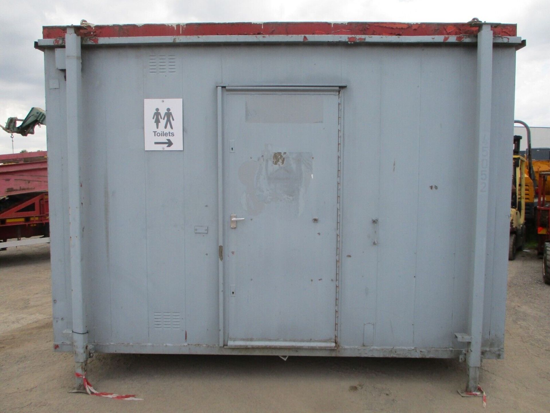 12 FOOT LONG SHIPPING CONTAINER TOILET BLOCK - Image 12 of 12