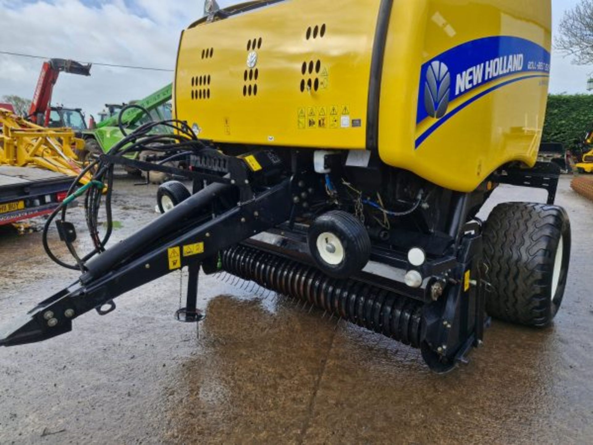 NEW HOLLAND ROLL BELT 150 ROUND BALER - Image 2 of 5