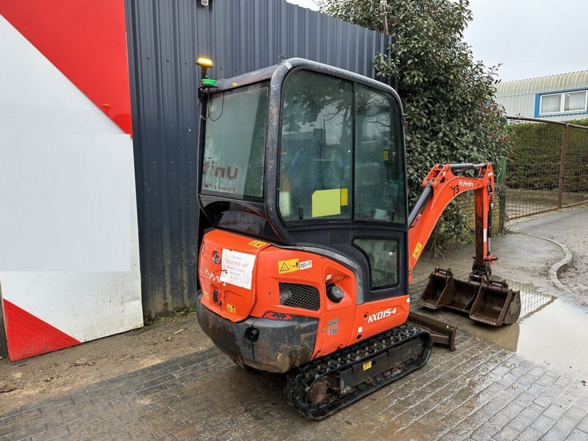 EARTH-MOVING EXCELLENCE: 2017 KUBOTA DIESEL DIGGER WITH 3 BUCKETS