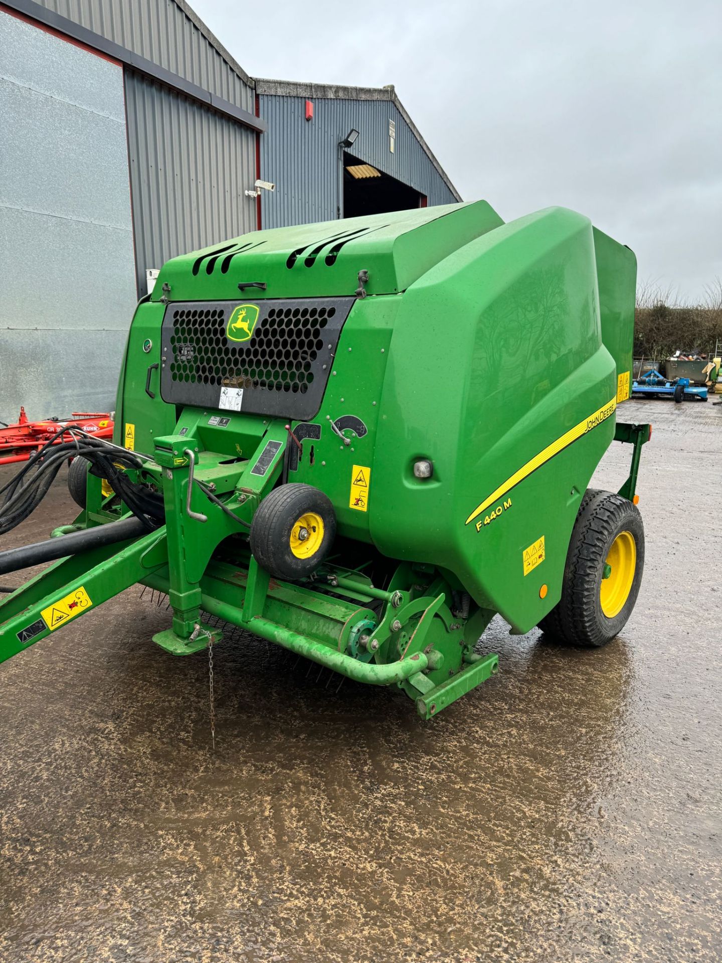 JOHN DEERE F440M ROUND BALER. - Image 2 of 6