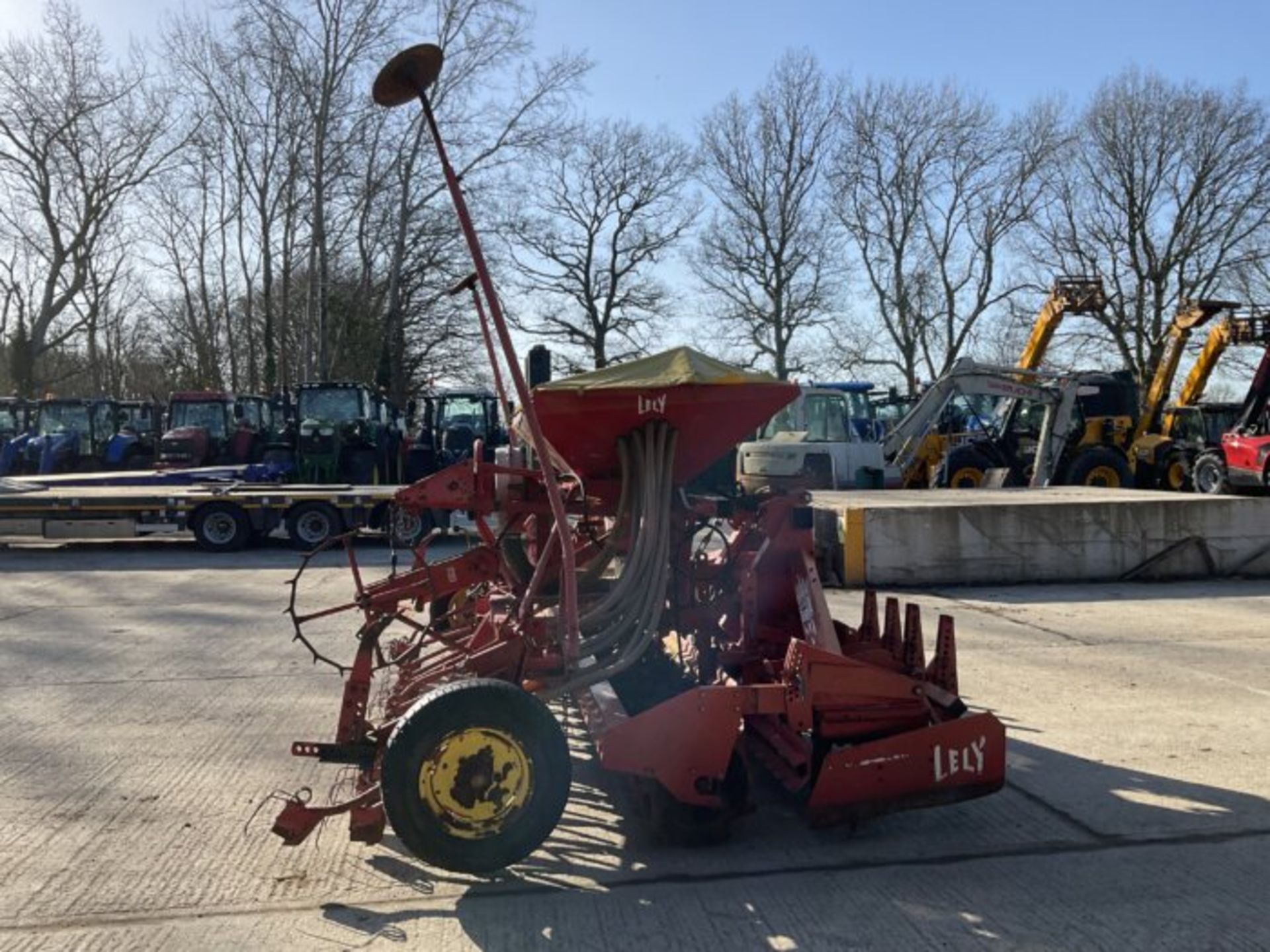 LELY COMBI PNEUMATIC 4 METRE DRILL COMBINATION 400-45. - Image 4 of 8