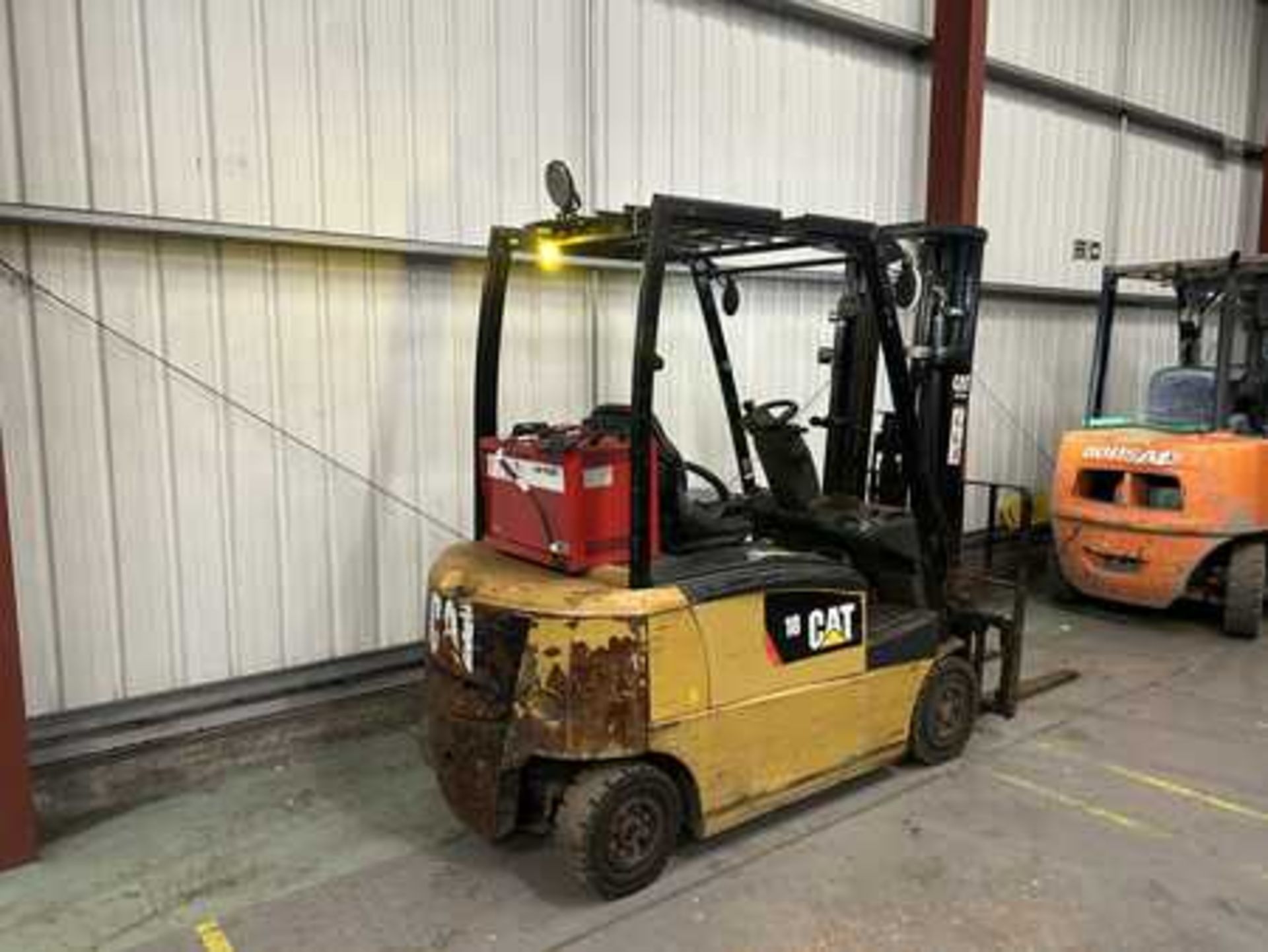 ELECTRIC - 4 WHEELS CAT LIFT TRUCKS EP18PN *CHARGER INCLUDED