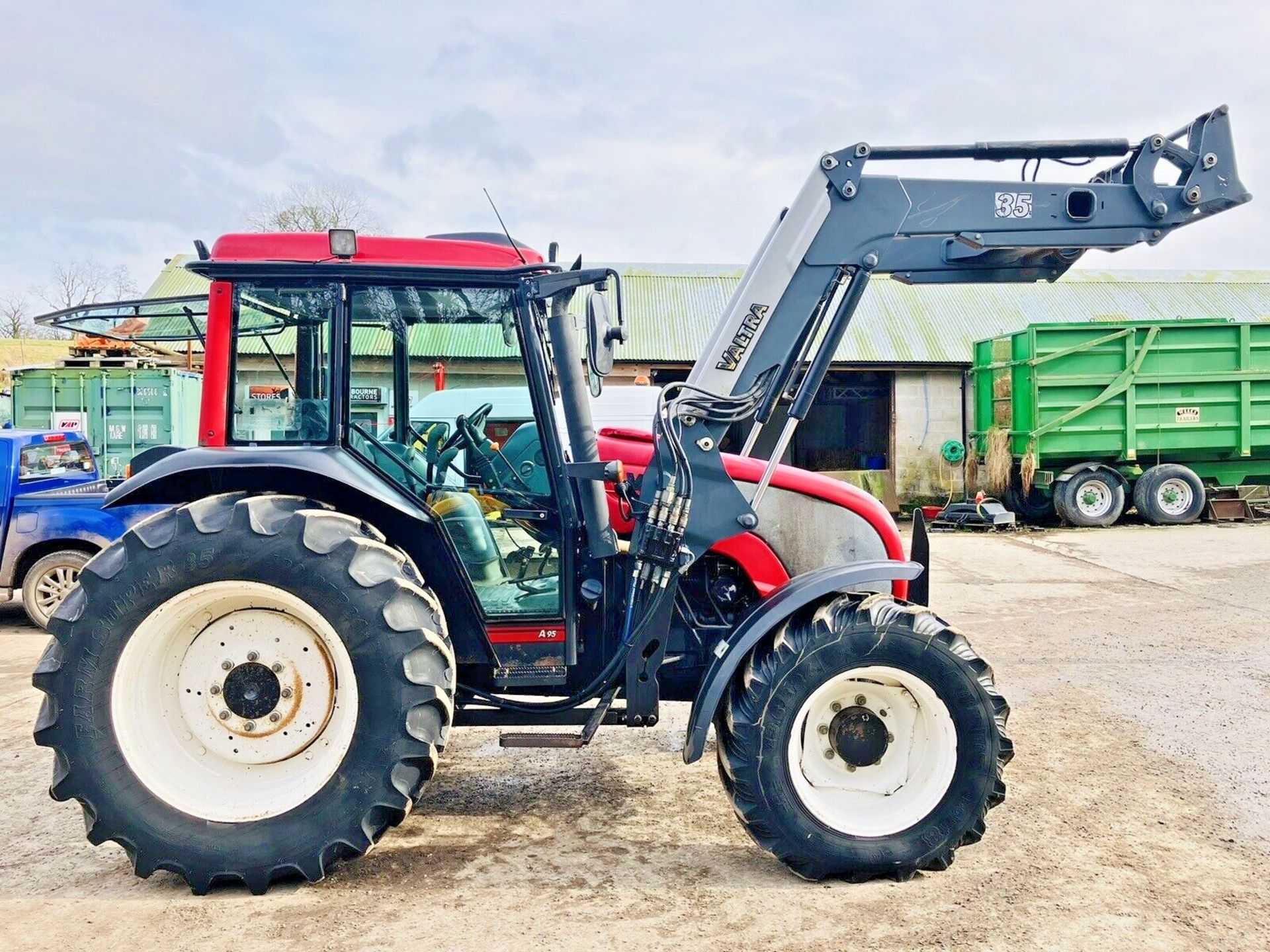 VALTRA A95 & QUICKE Q350 LOADER. 2008