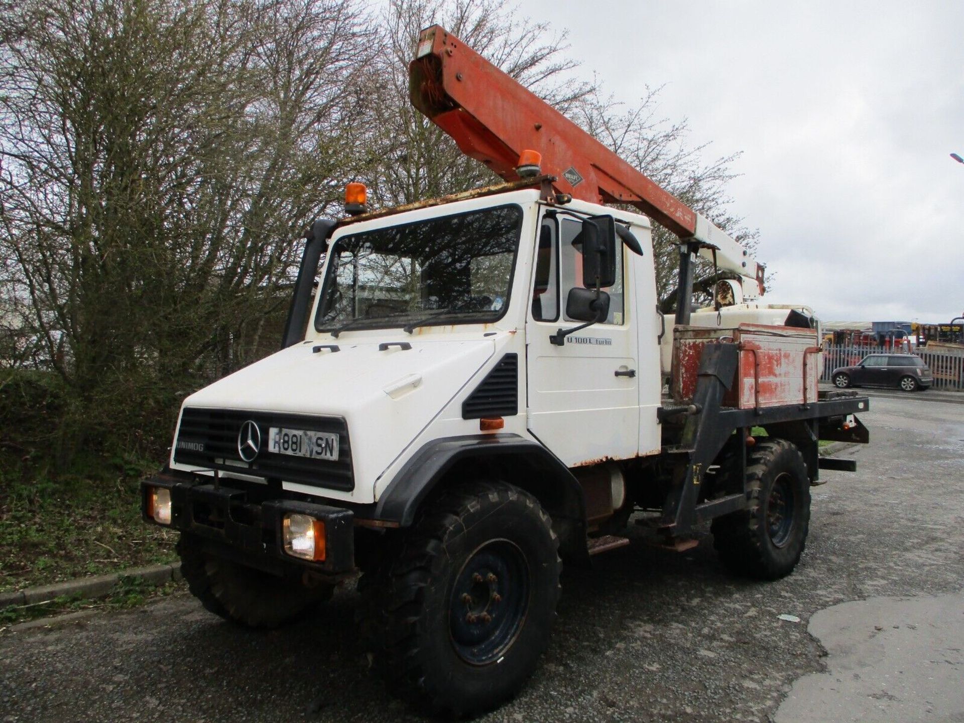 HIGH AND MIGHTY: UNIMOG U100L TURBO CHERRY PICKER, 10.7M PLATFORM - Image 7 of 20