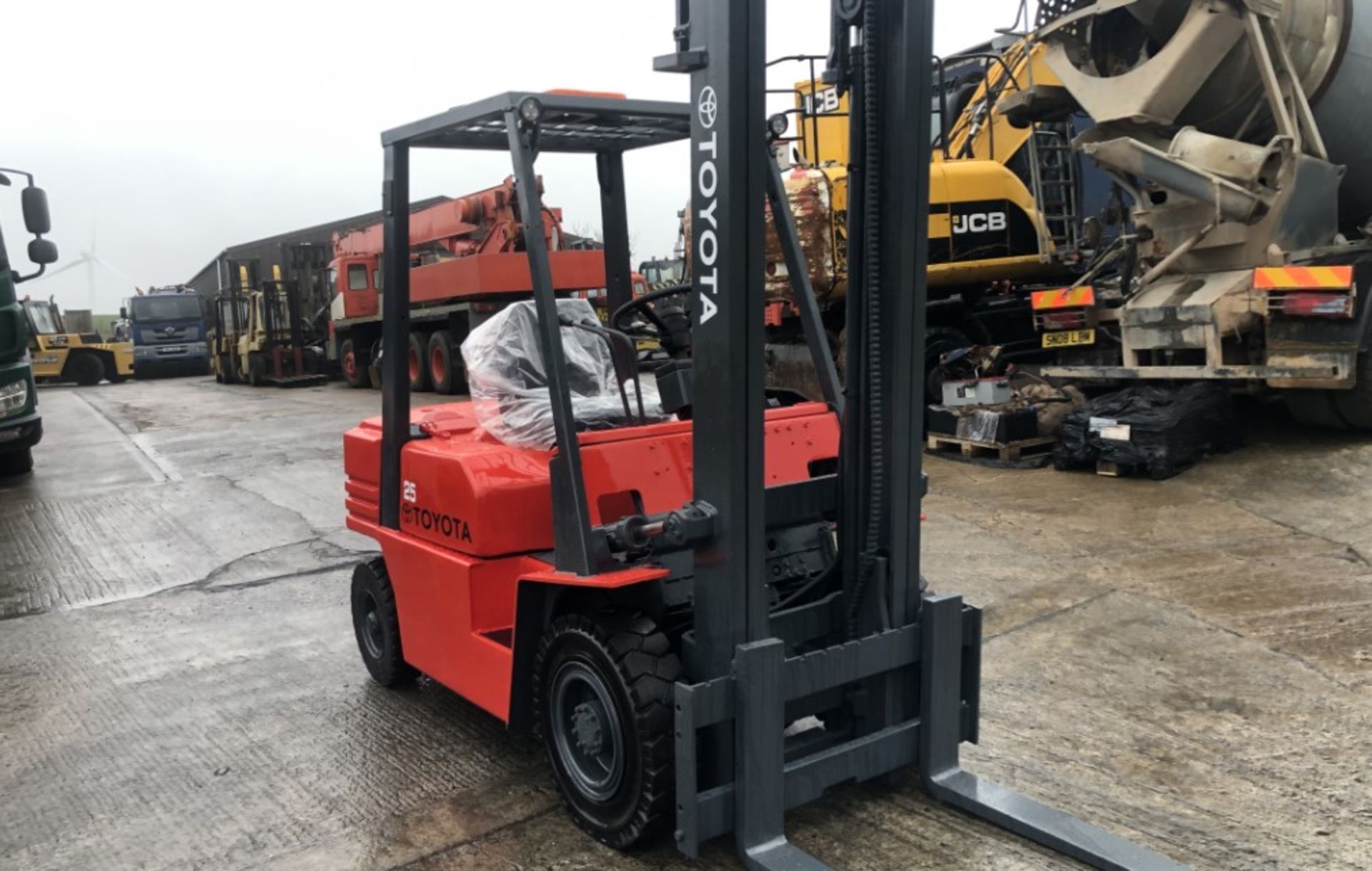 TOYOTA FD 25, 2.5 TON DIESEL FORKLIFT - Image 8 of 10