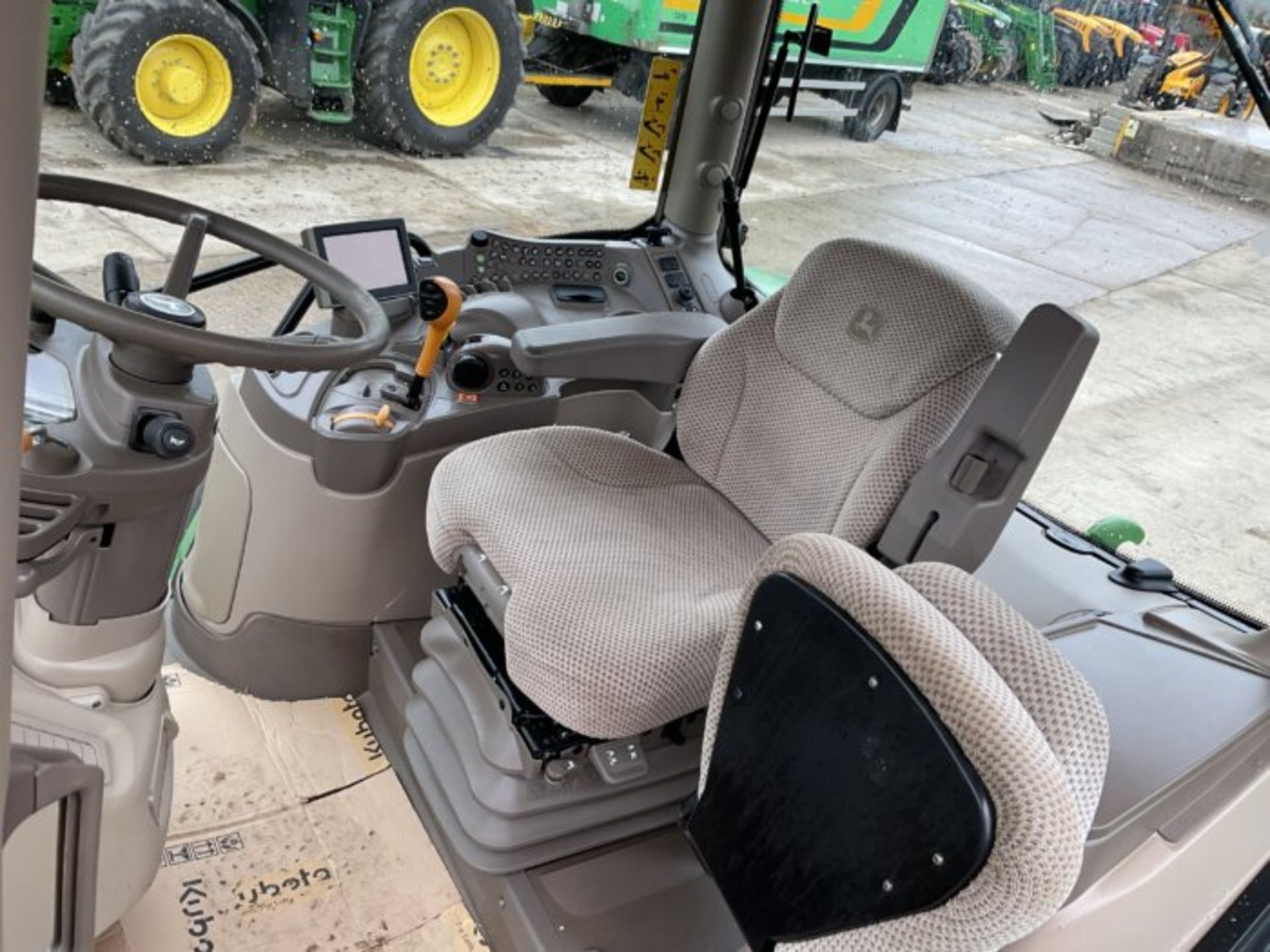 YEAR 2018 – 18 REG JOHN DEERE 6155R PREMIUM - Image 10 of 12