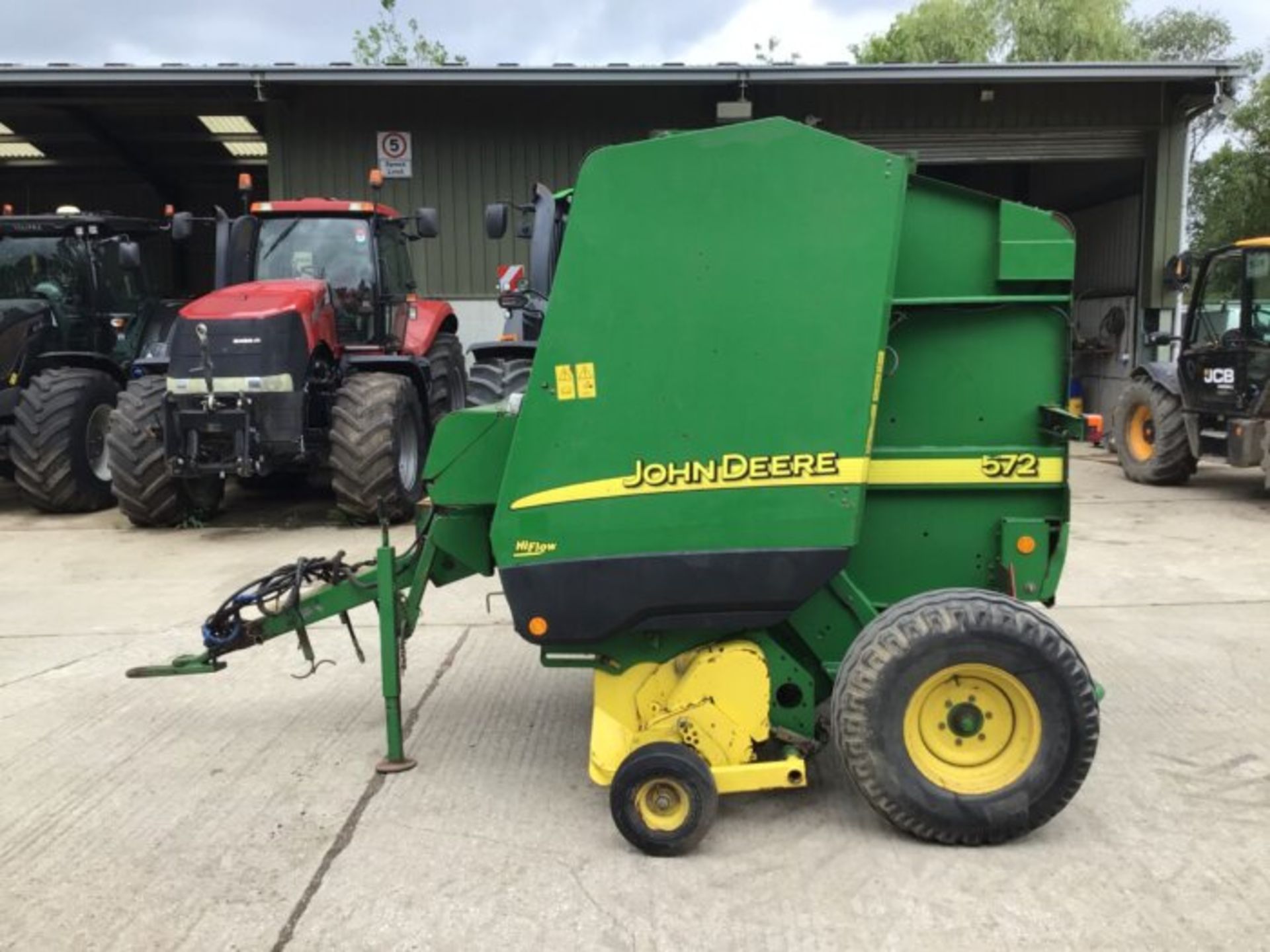 YEAR 2005 JOHN DEERE 572 ROUND BALER - Image 4 of 7