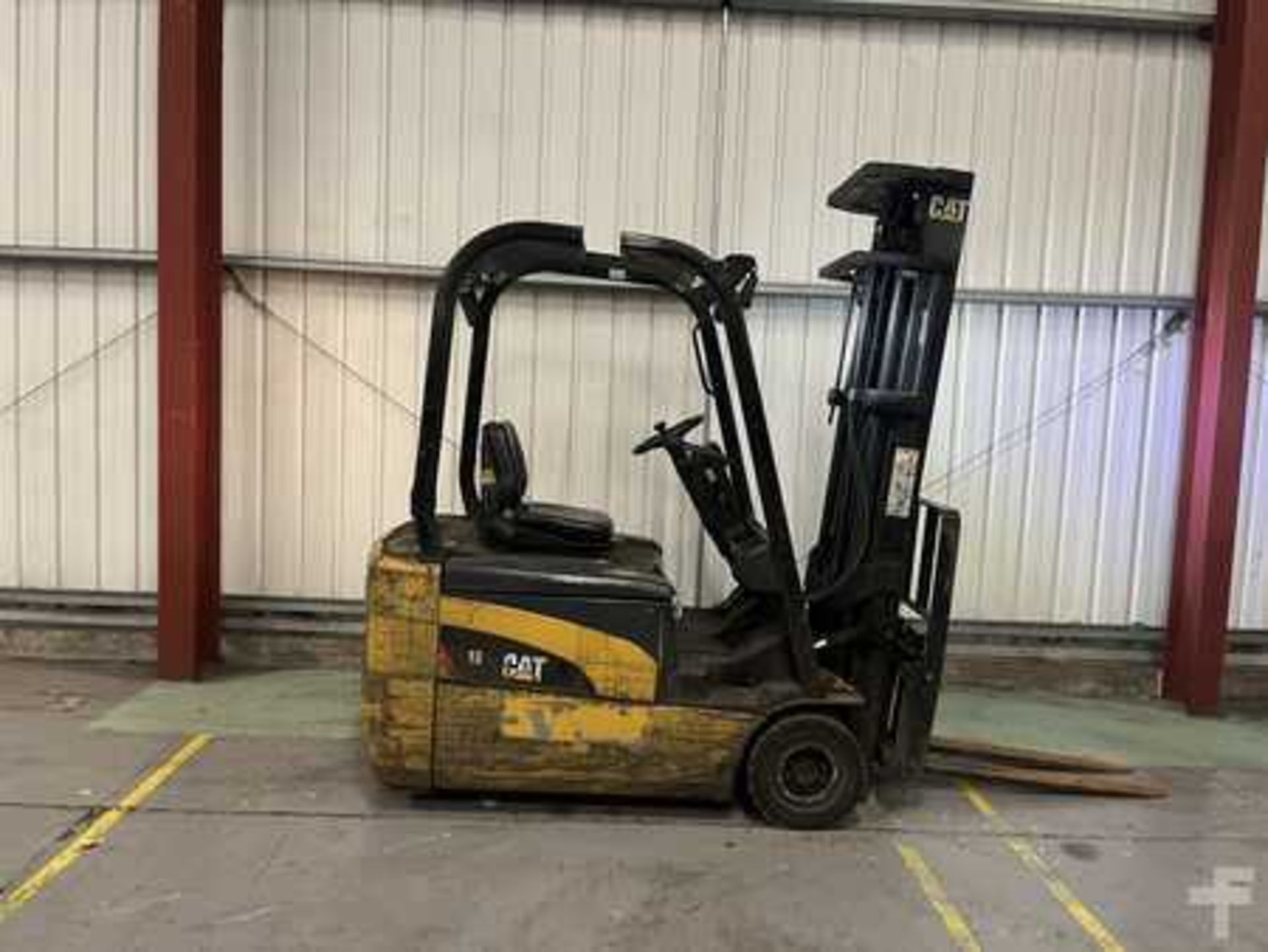 ELECTRIC - 3 WHEELS CAT LIFT TRUCKS EP18NT *CHARGER INCLUDED - Image 4 of 5