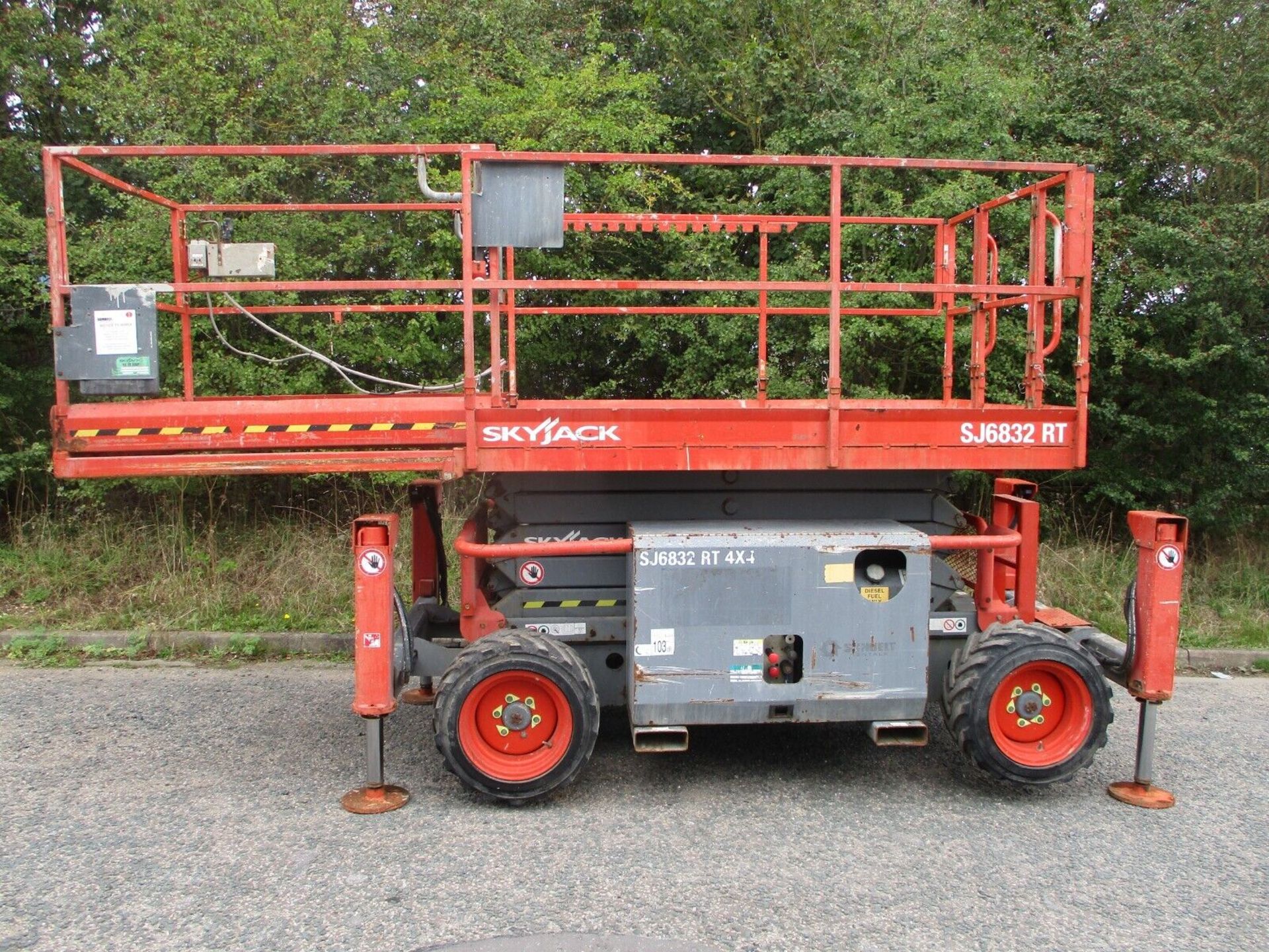 KUBOTA ENGINE SKYJACK SJ6832 SCISSOR LIFT - Image 14 of 14