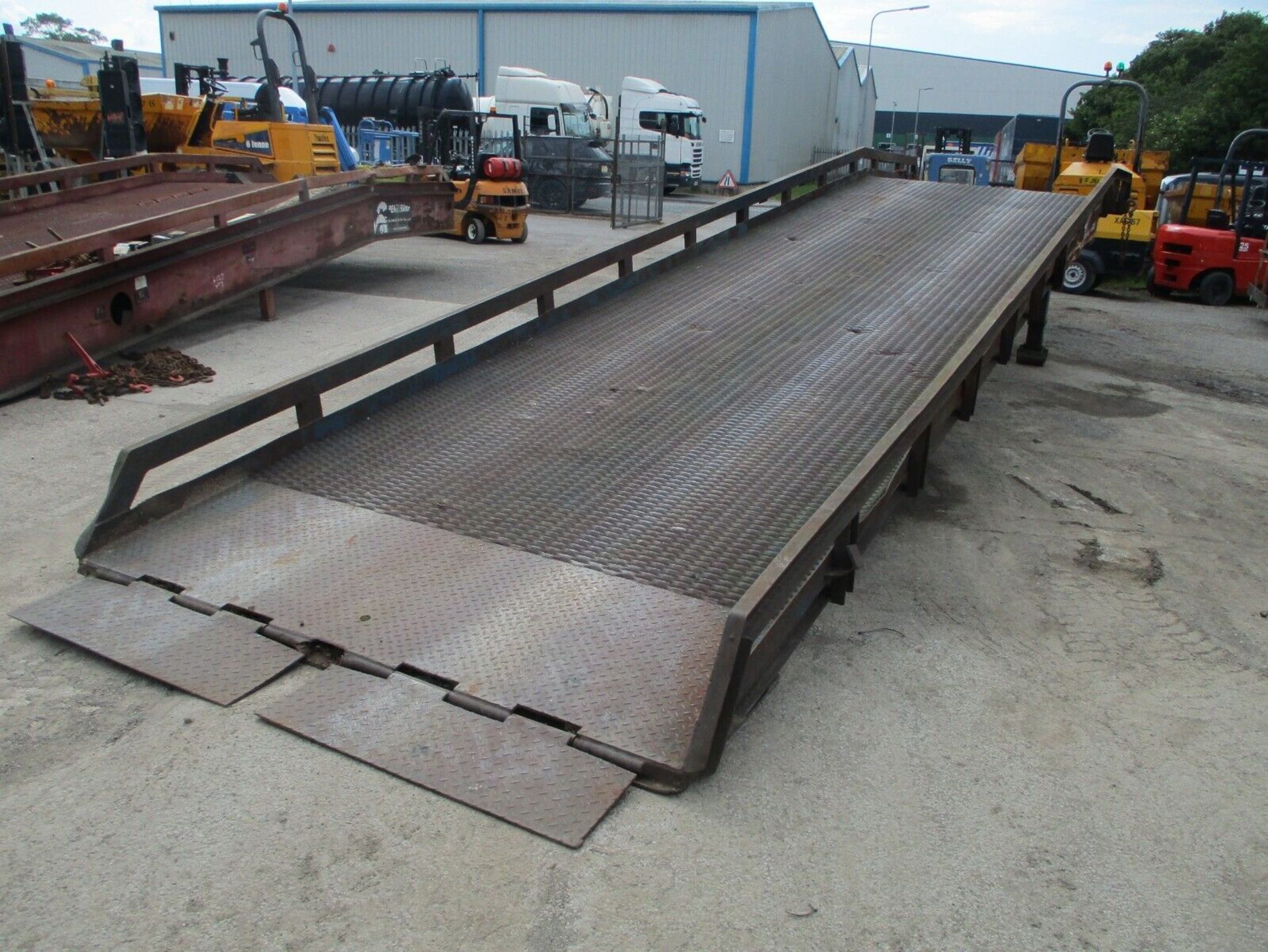 LANTERN CONTAINER LOADING RAMP 12 METRES LONG - Image 4 of 11