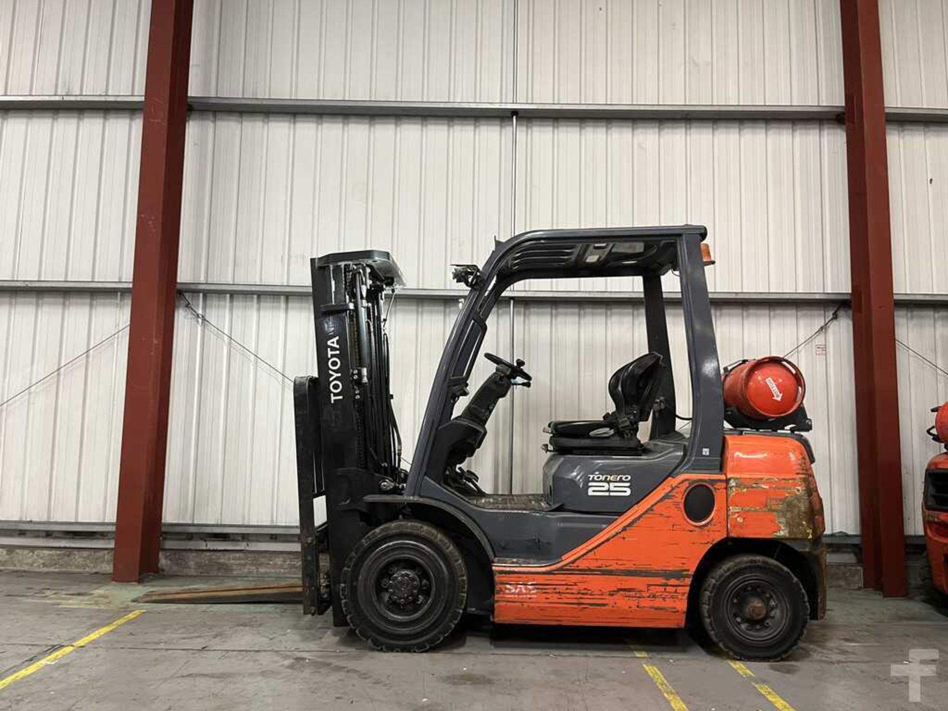 LPG FORKLIFTS TOYOTA 02-8FGF25