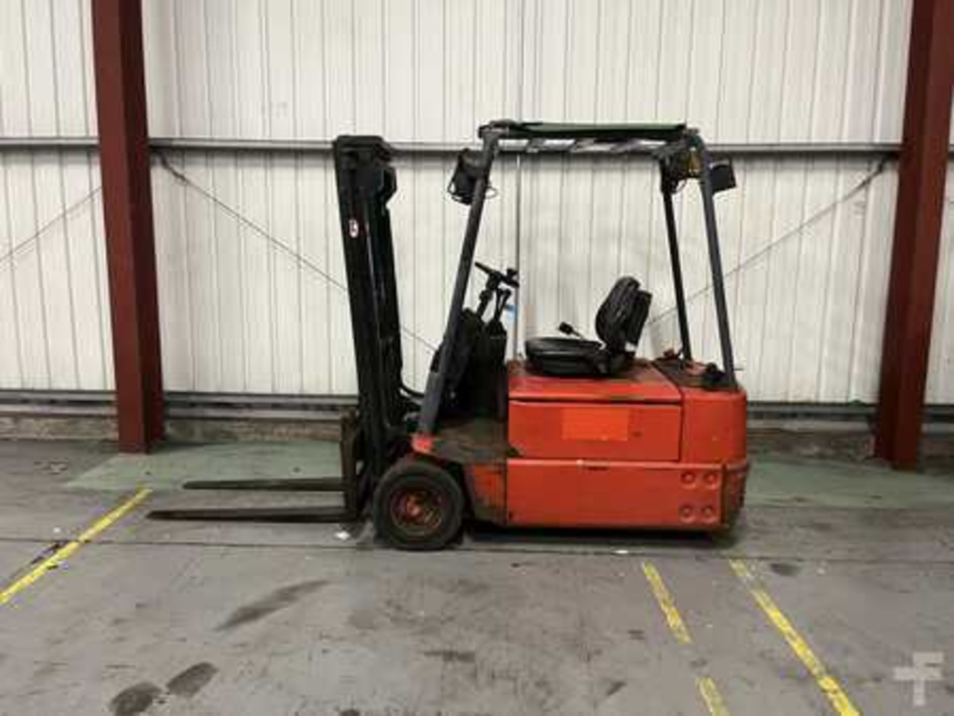ELECTRIC - 3 WHEELS LINDE E16Z-02 *CHARGER INCLUDED