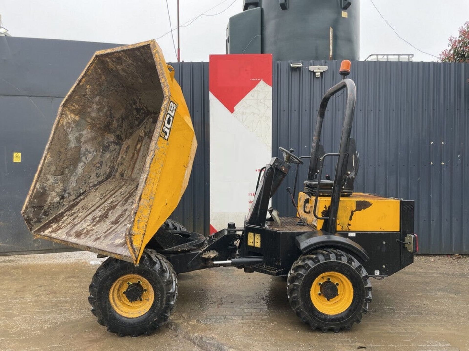 COMPACT POWERHOUSE: 2015 JCB 3TST 3T WITH KUBOTA DIESEL ENGINE - Image 2 of 8