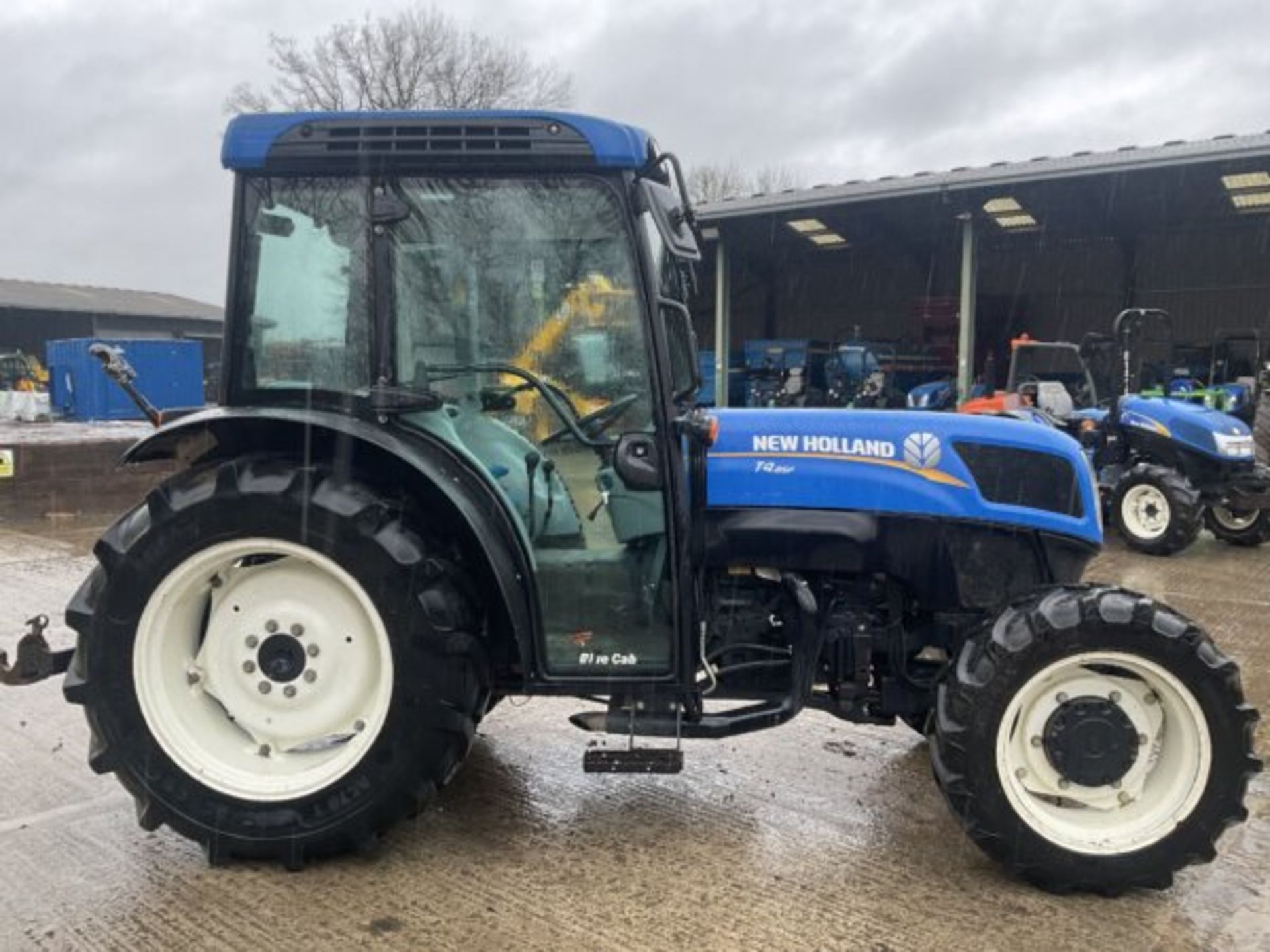 NEW HOLLAND T4.85F 5268 HOURS.