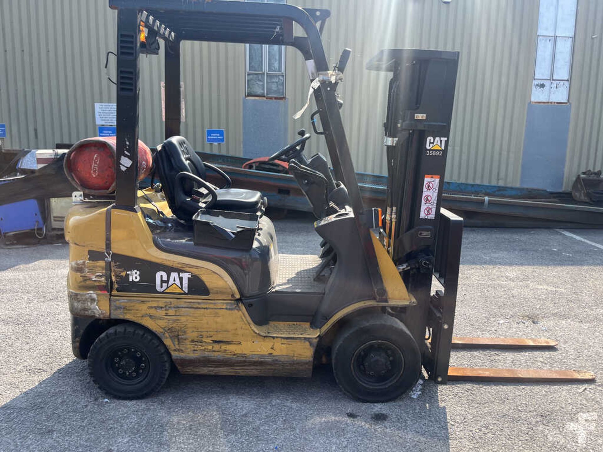 LPG FORKLIFTS CAT LIFT TRUCKS GP18NT - Image 3 of 4