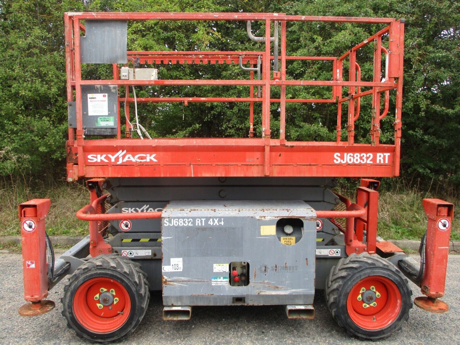 KUBOTA ENGINE SKYJACK SJ6832 SCISSOR LIFT - Image 4 of 14