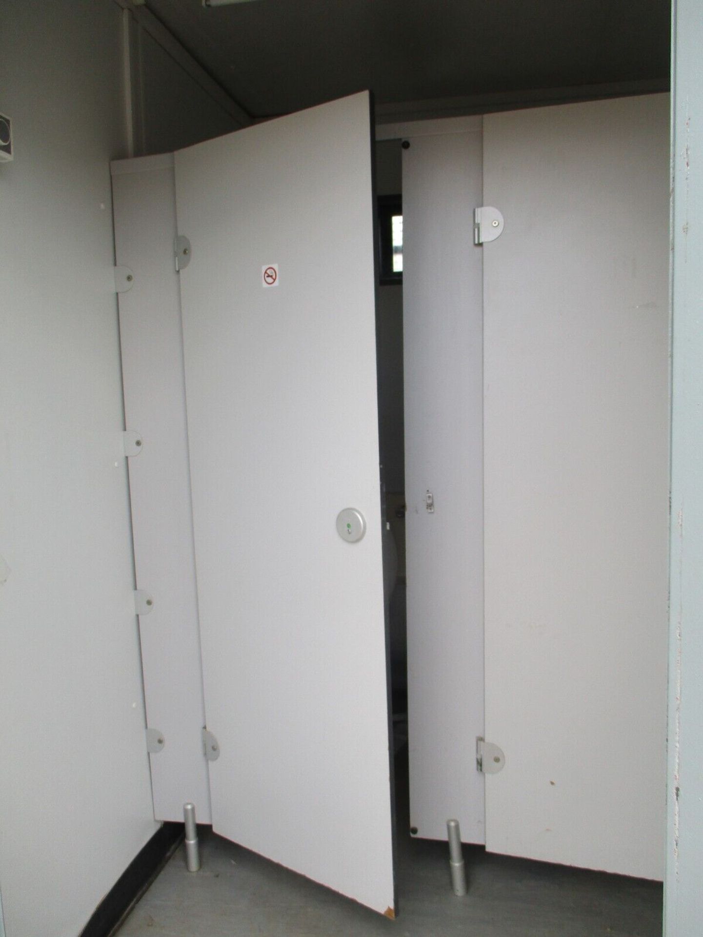 12 FOOT LONG SHIPPING CONTAINER TOILET BLOCK - Image 11 of 12