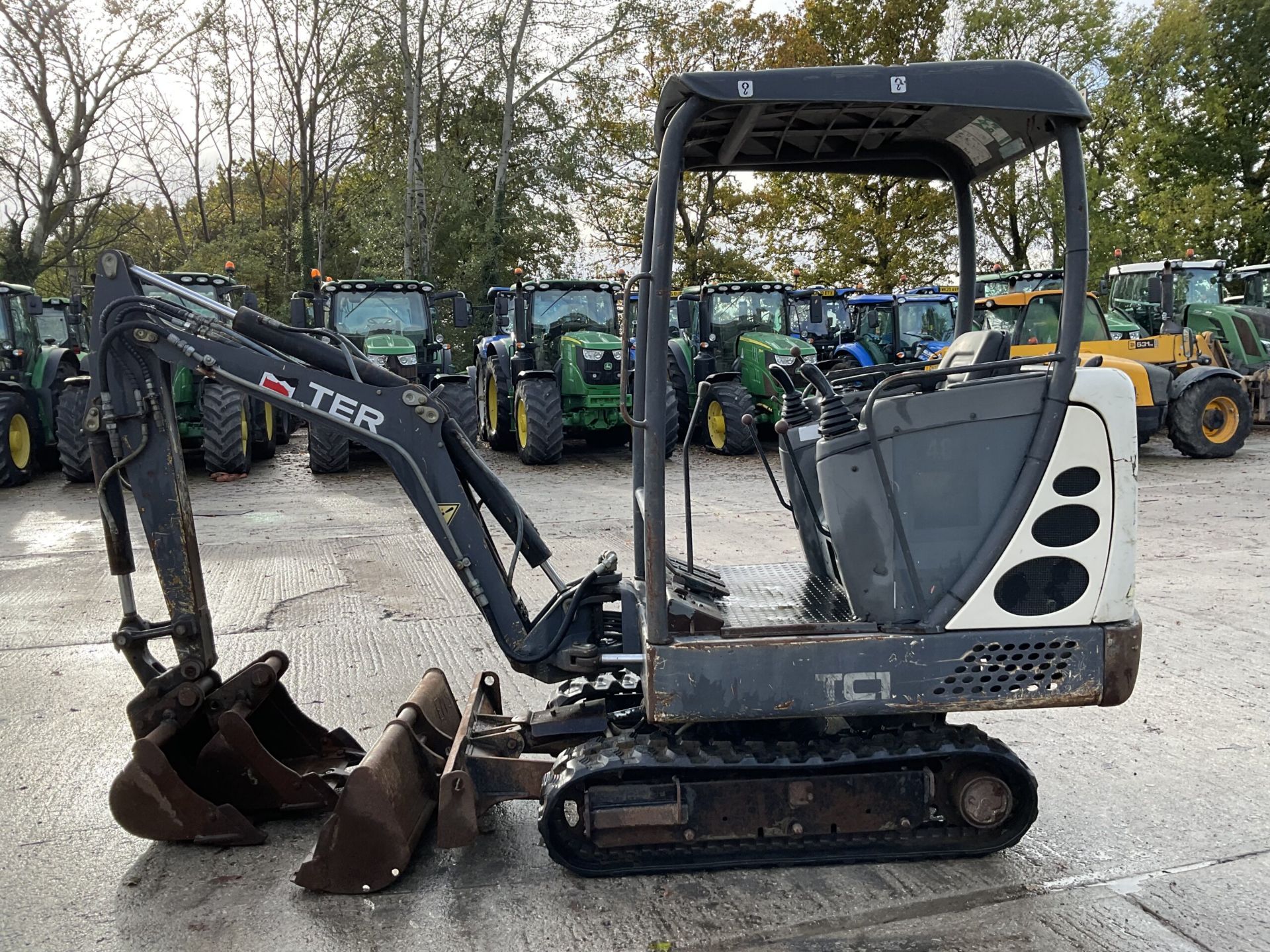 TEREX TC15. RUBBER TRACKS