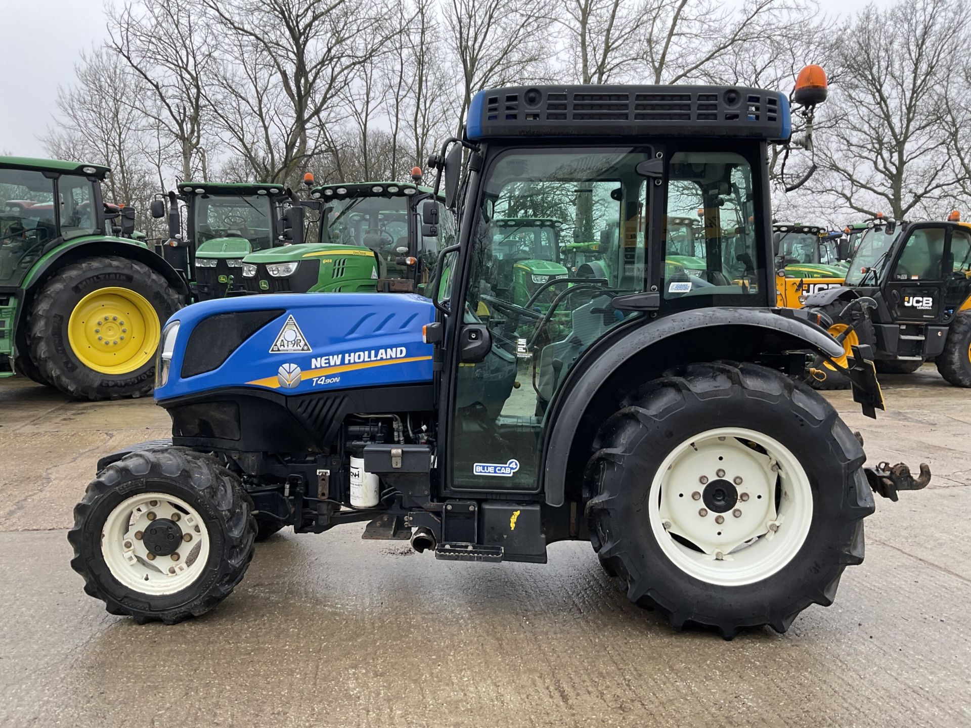 YEAR 2018 NEW HOLLAND T4.90N. FRONT WEIGHTS. 4 SPOOLS