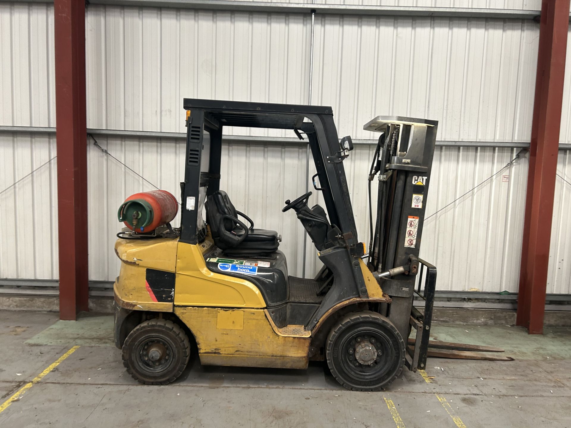 LPG FORKLIFTS CAT LIFT TRUCKS GP25NTD - Image 5 of 6