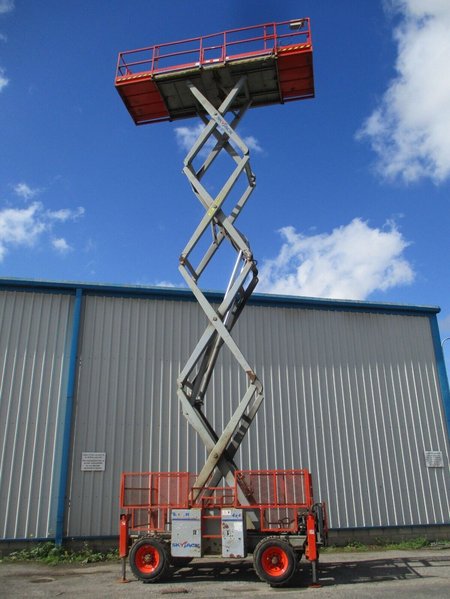 SAFETY FIRST: SKYJACK SJ8841 ENSURED WITH LOLER TEST - Image 4 of 12