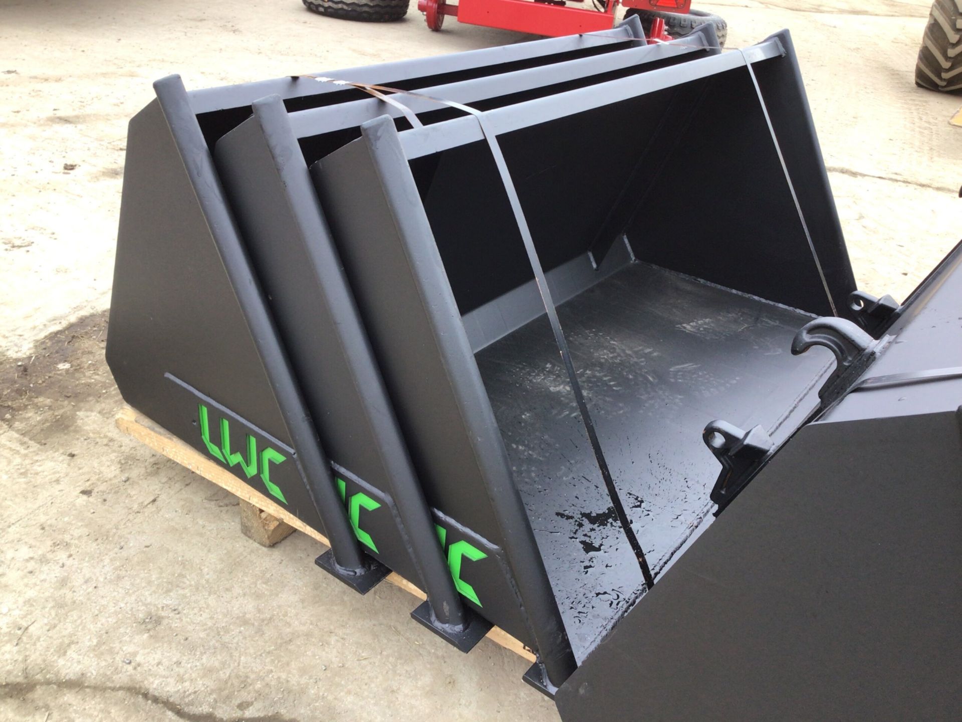 NEW LWC 5FT 5 SERIES EURO BUCKET