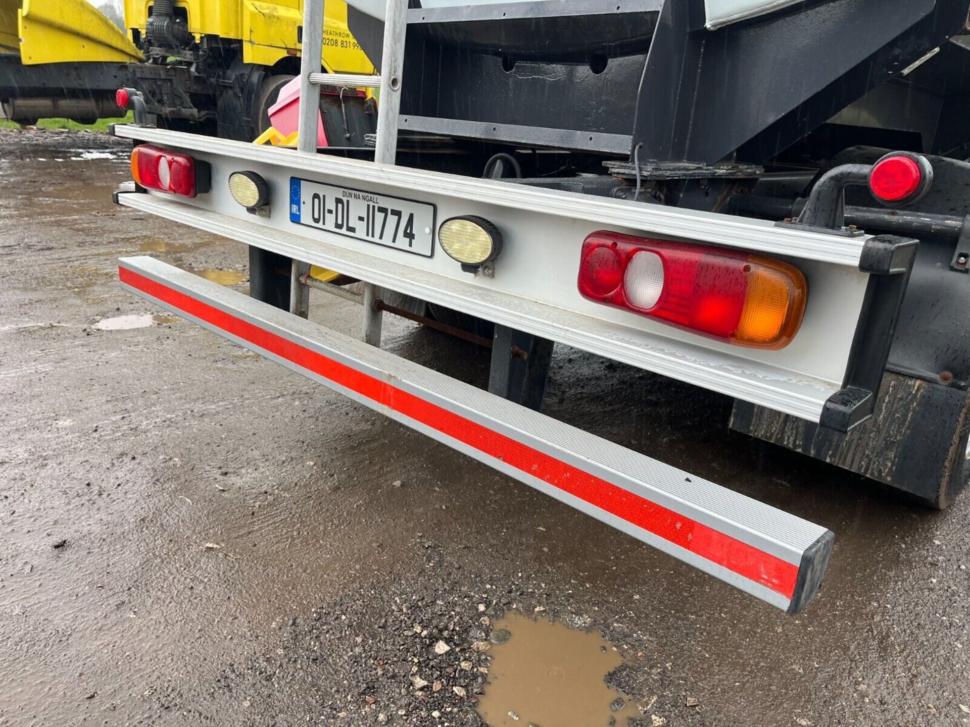 STURDY AND READY: LEYLAND DAF FA45.150 TANKER, 8 STUD AXLES - Image 10 of 21