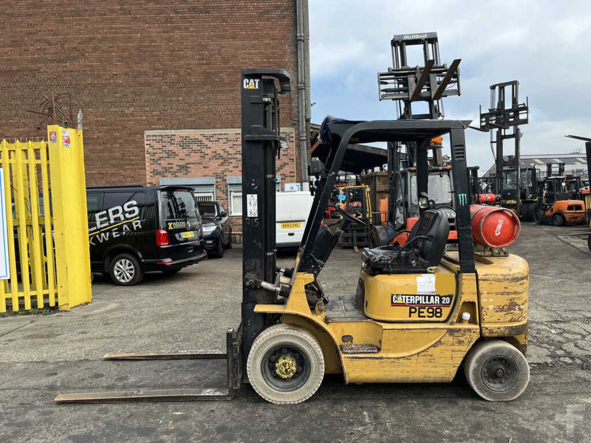 2001 LPG FORKLIFTS CAT LIFT TRUCKS GP20